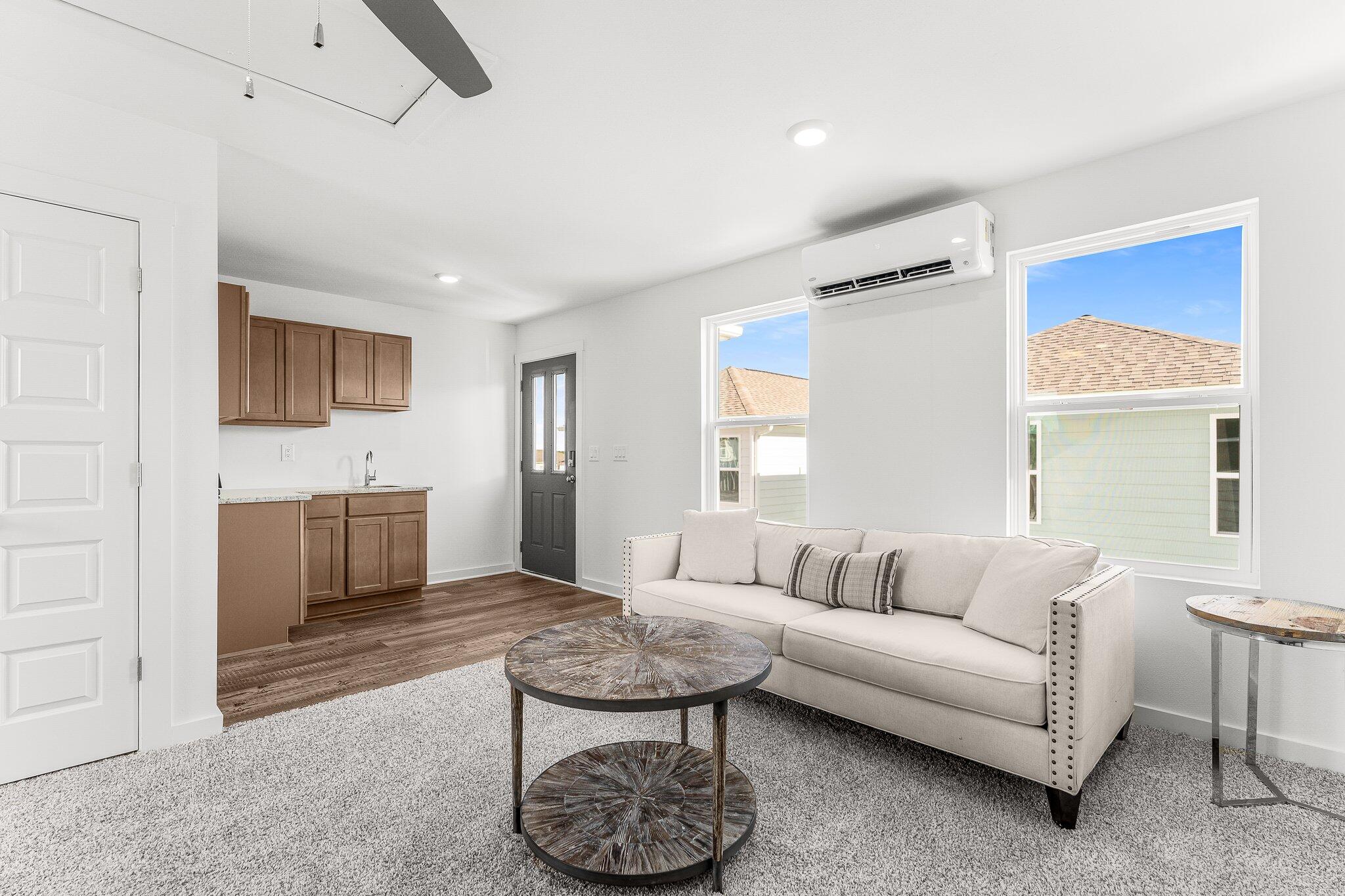 OWL'S HEAD - Residential Lease