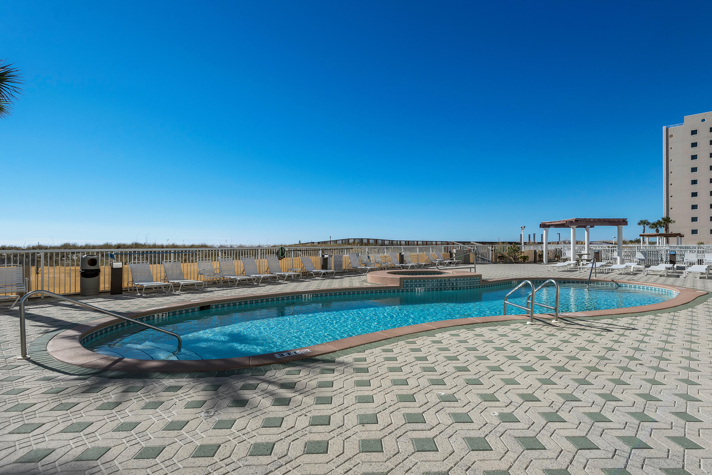 SUMMERWIND CONDOS - Residential