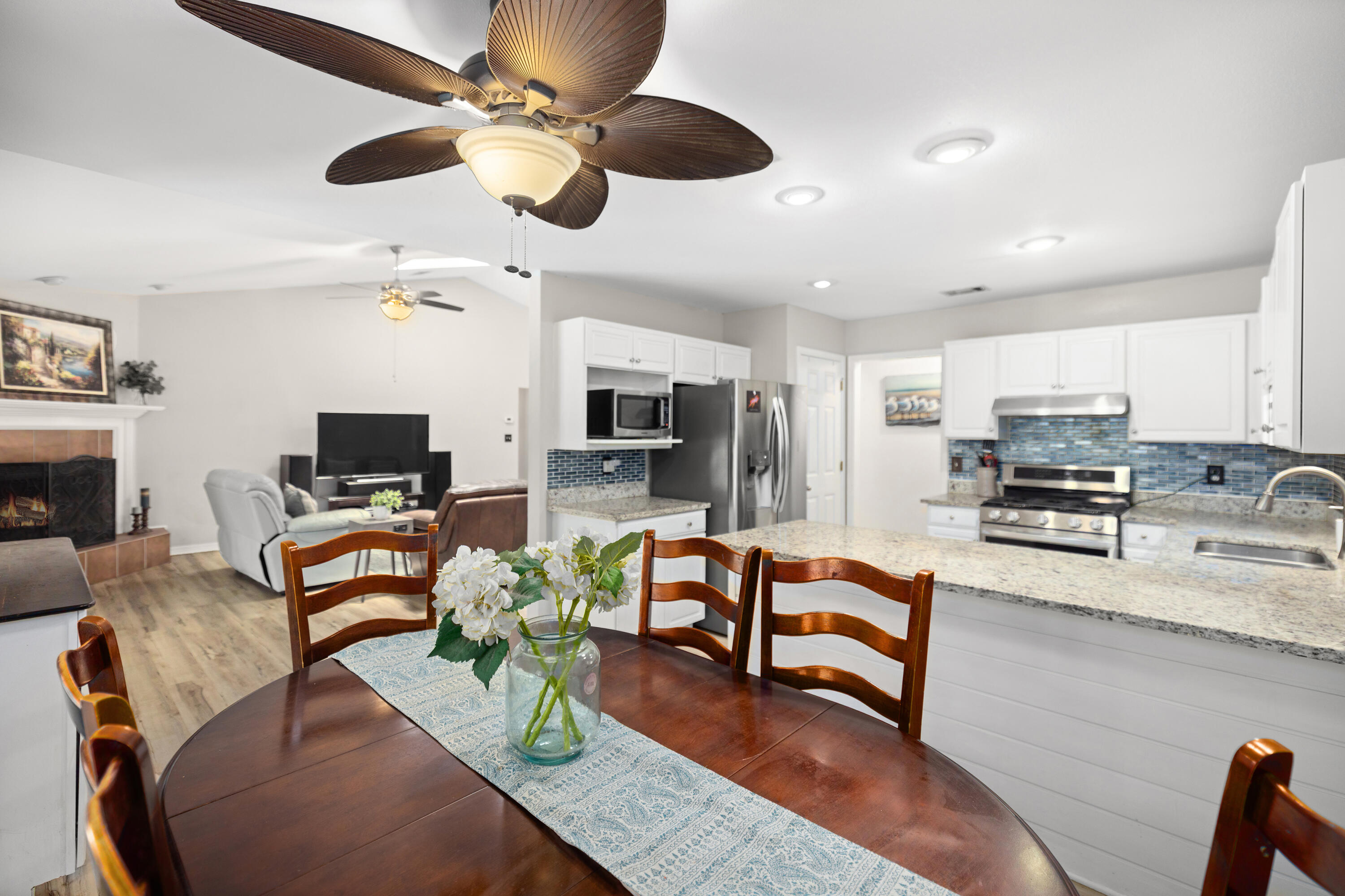 ROCKY BAYOU COUNTRY CLUB ESTATES 4 - Residential