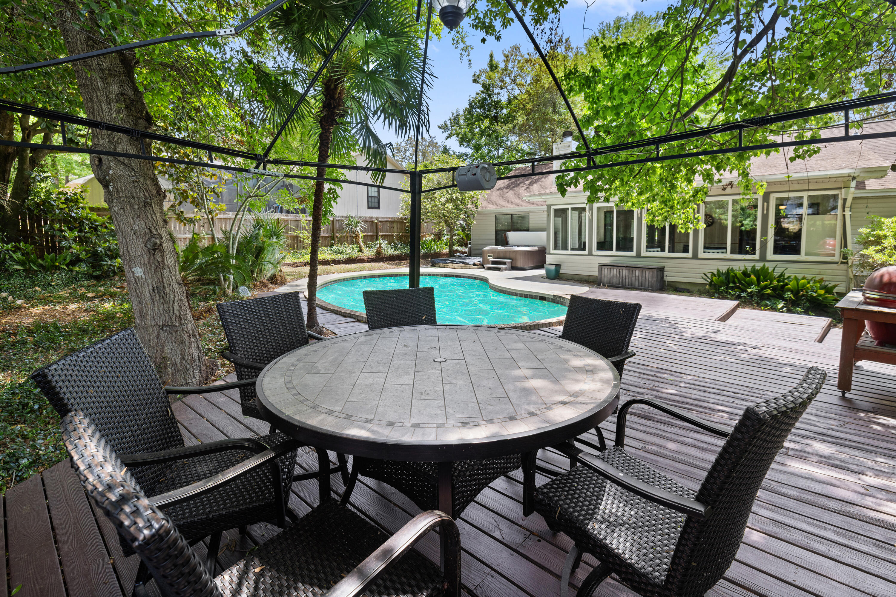 ROCKY BAYOU COUNTRY CLUB ESTATES 4 - Residential