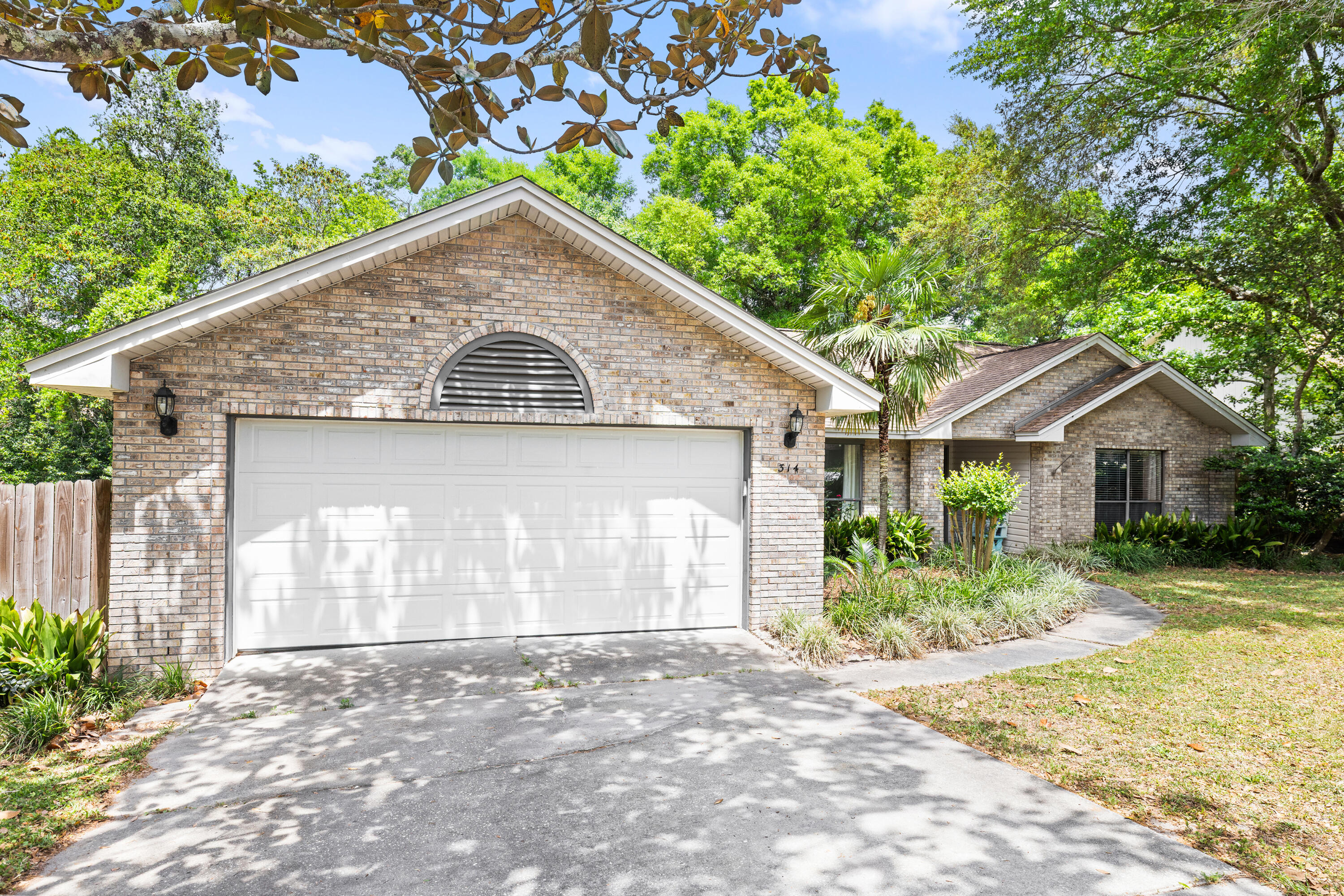 ROCKY BAYOU COUNTRY CLUB ESTATES 4 - Residential