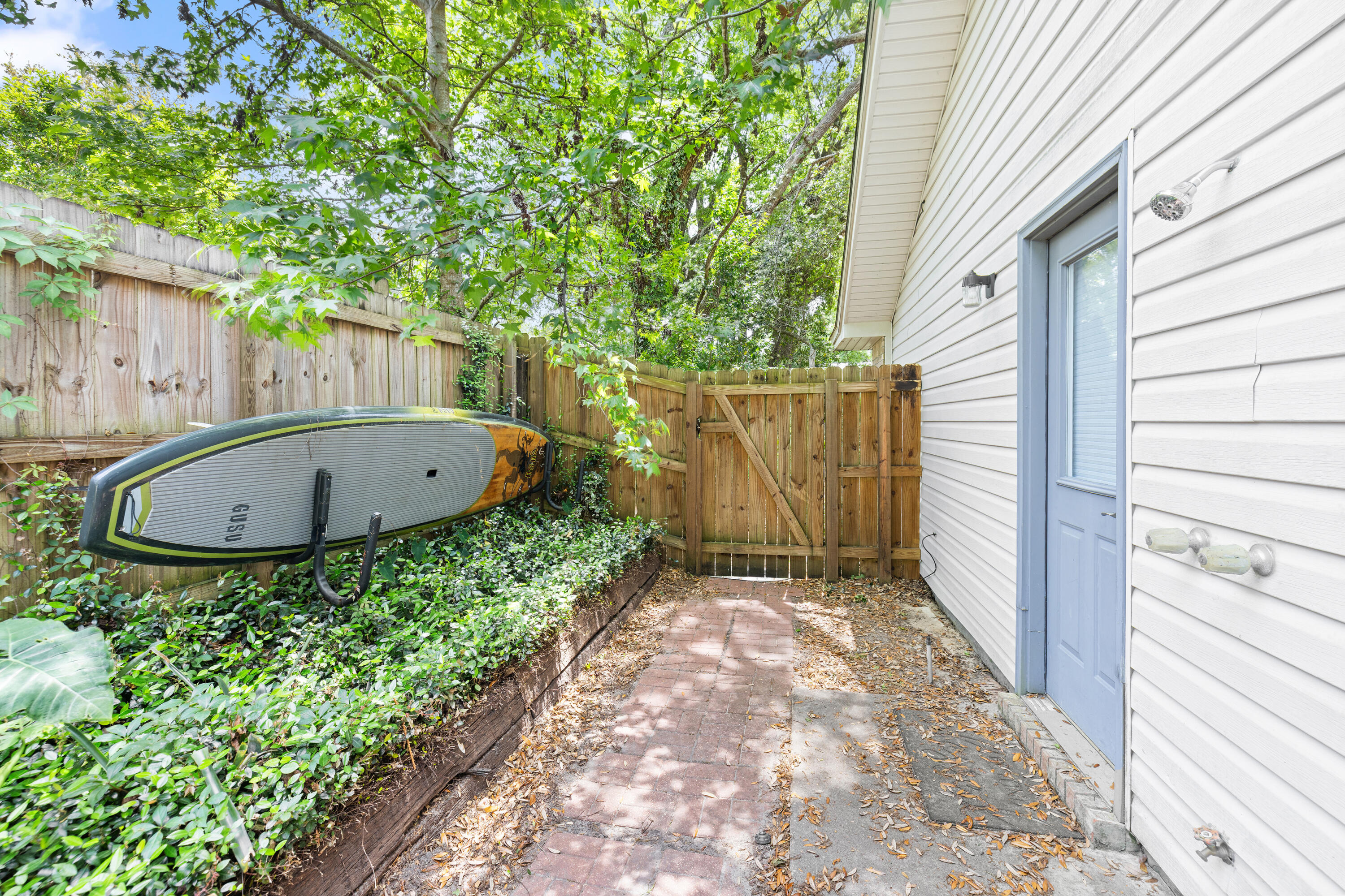 ROCKY BAYOU COUNTRY CLUB ESTATES 4 - Residential