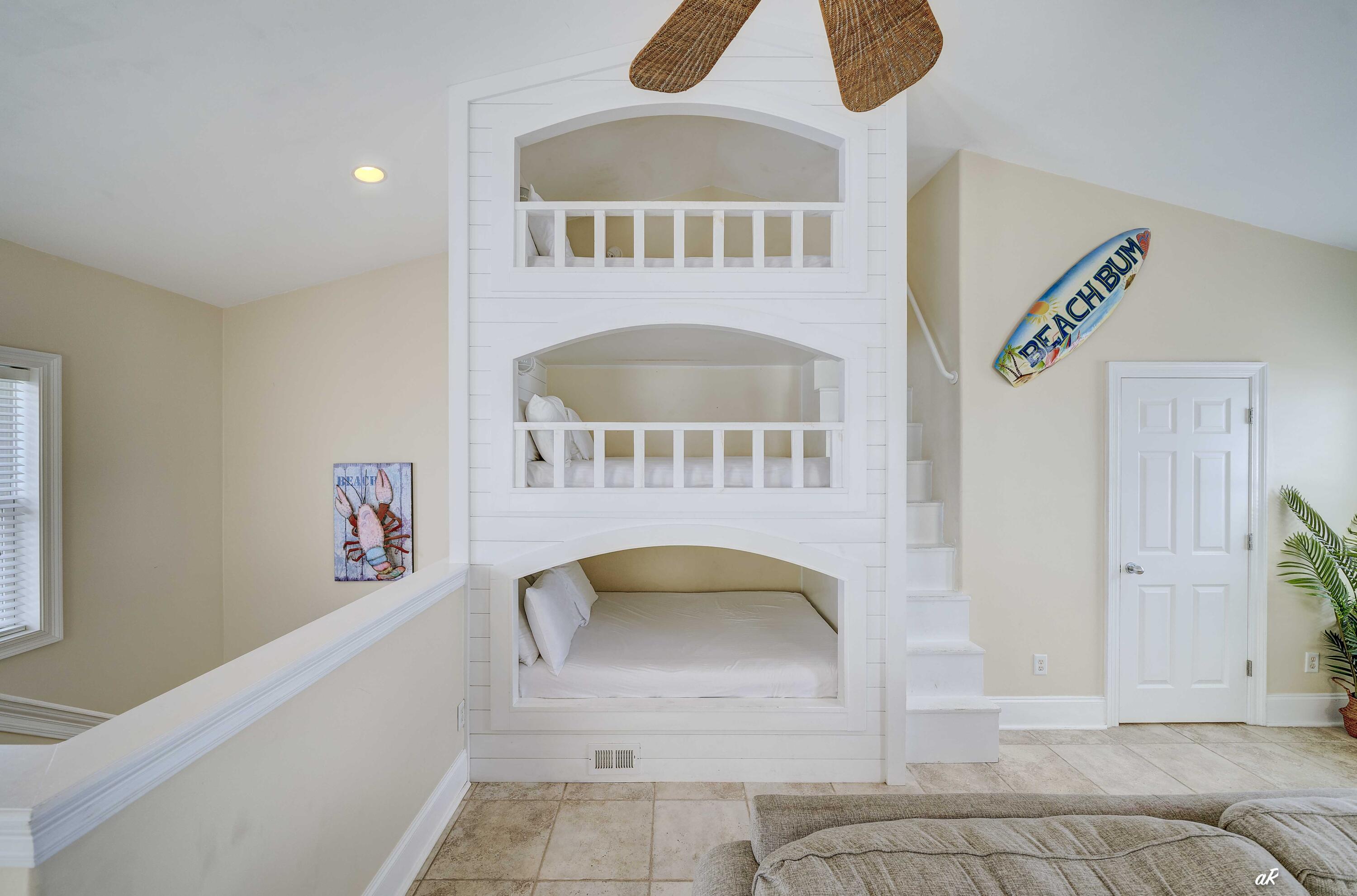 HOLIDAY BEACH UNIT 16 - Residential