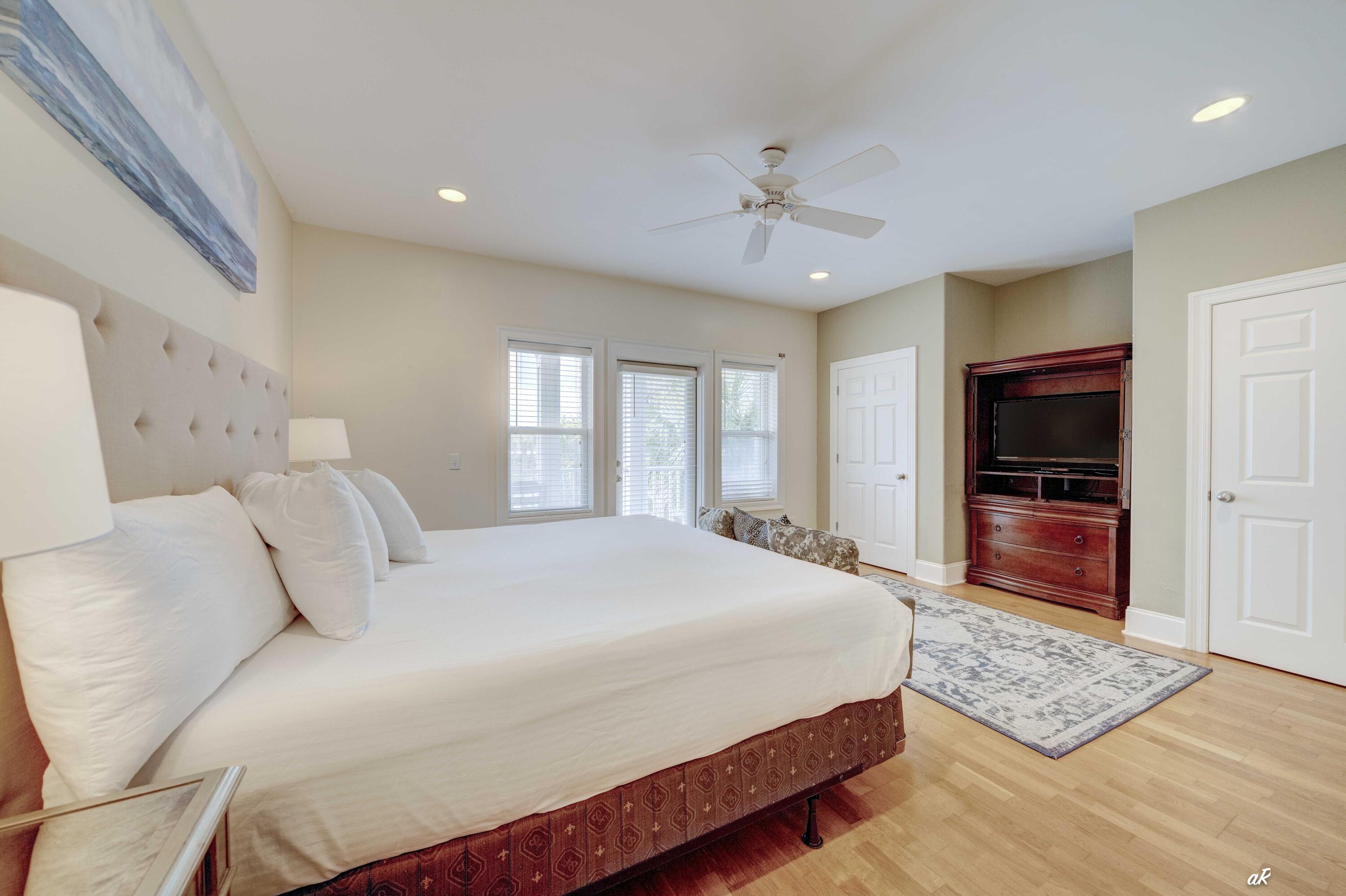 HOLIDAY BEACH UNIT 16 - Residential