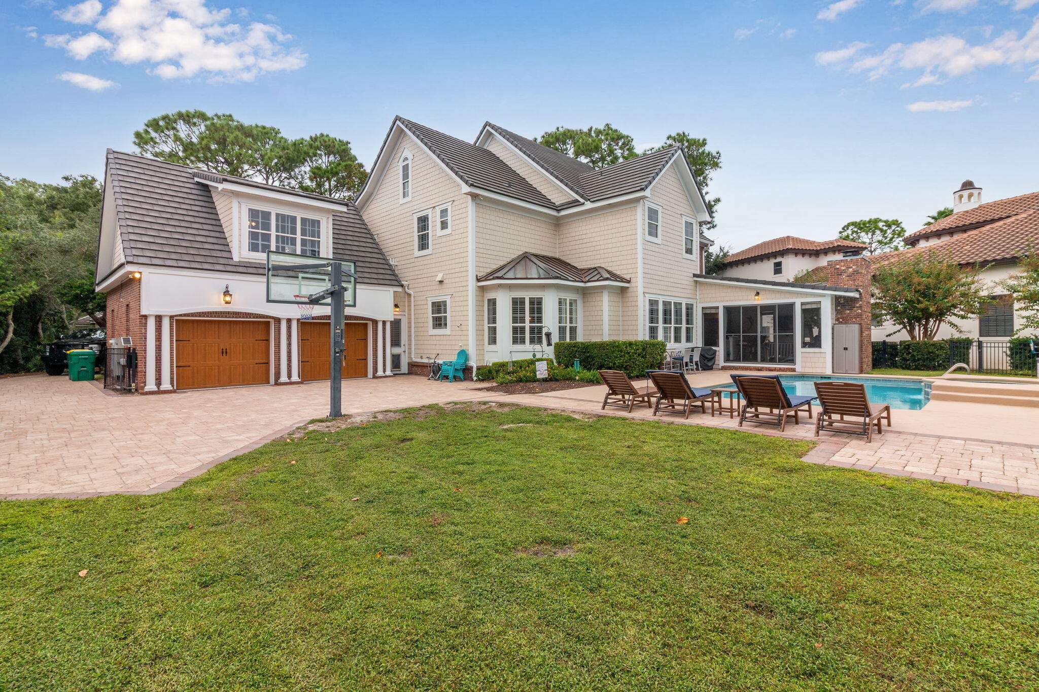 439 Admiral Court