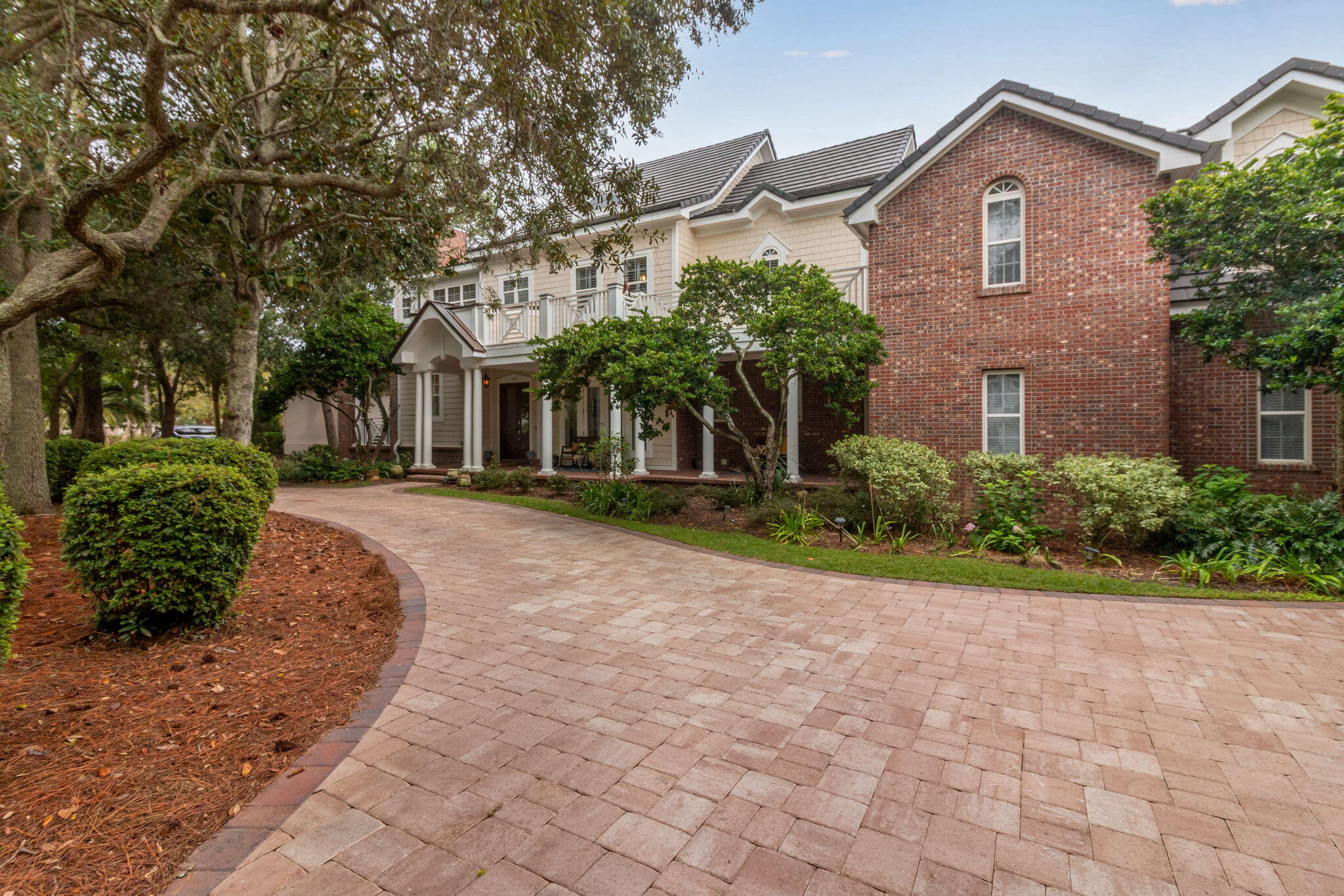 439 Admiral Court