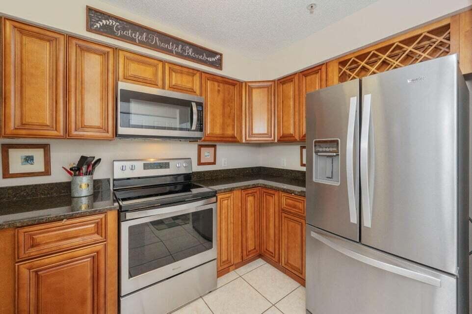 FLORIDA CLUB - Residential Lease