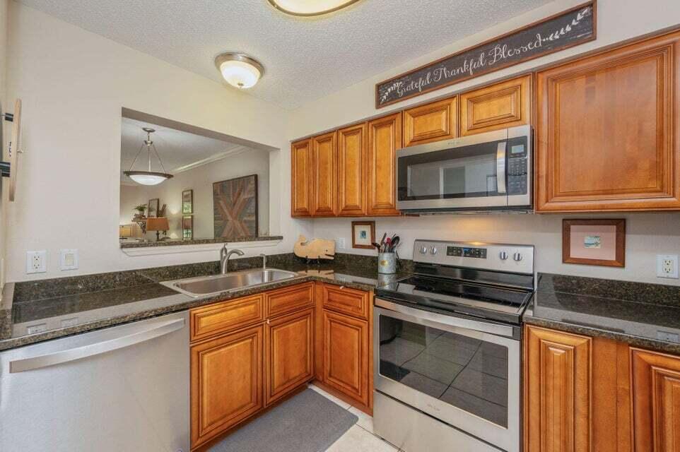 FLORIDA CLUB - Residential Lease