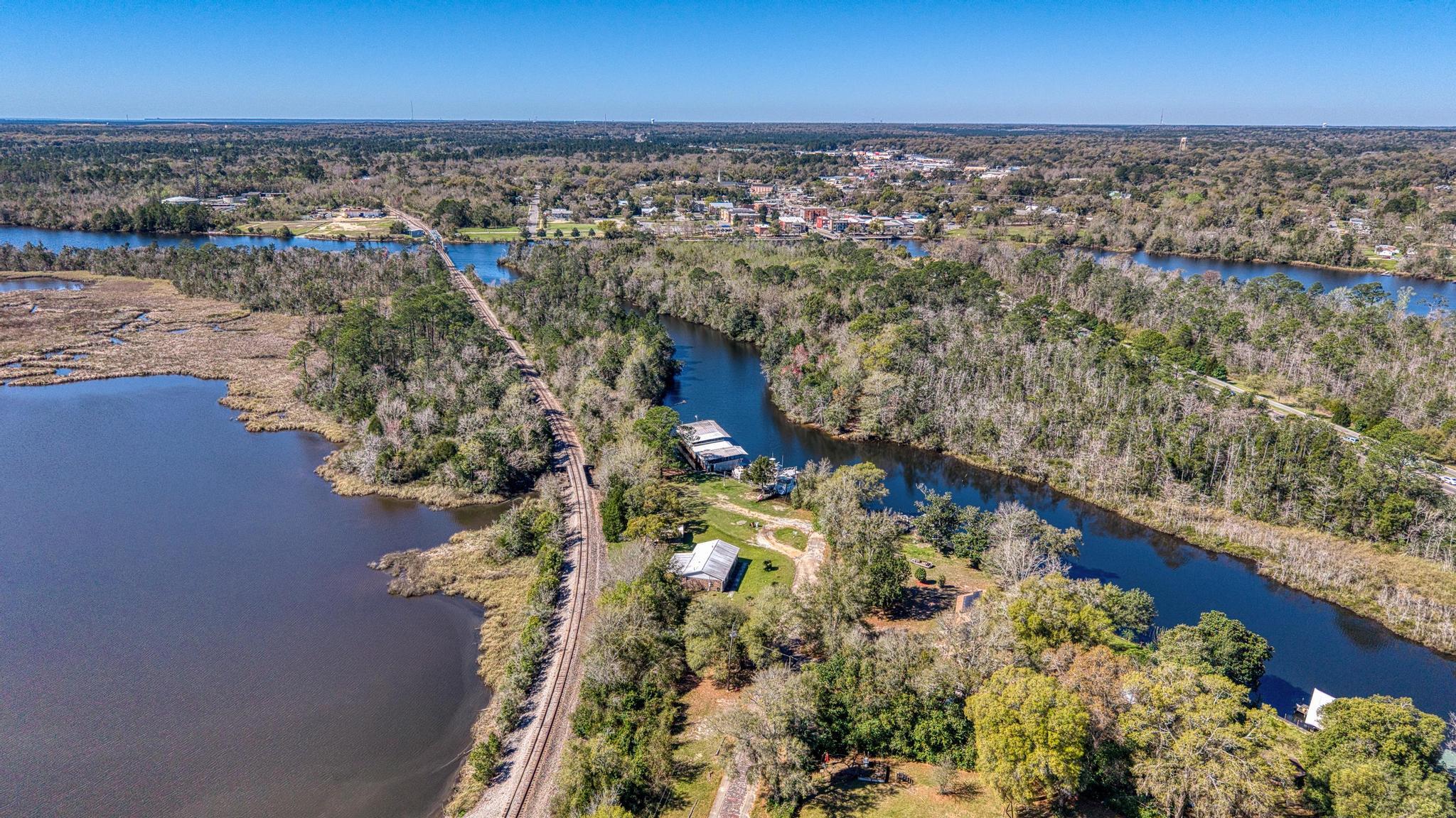 MILTON COURTS - Residential