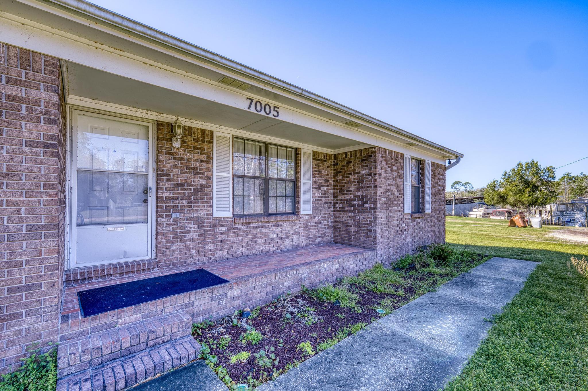 MILTON COURTS - Residential