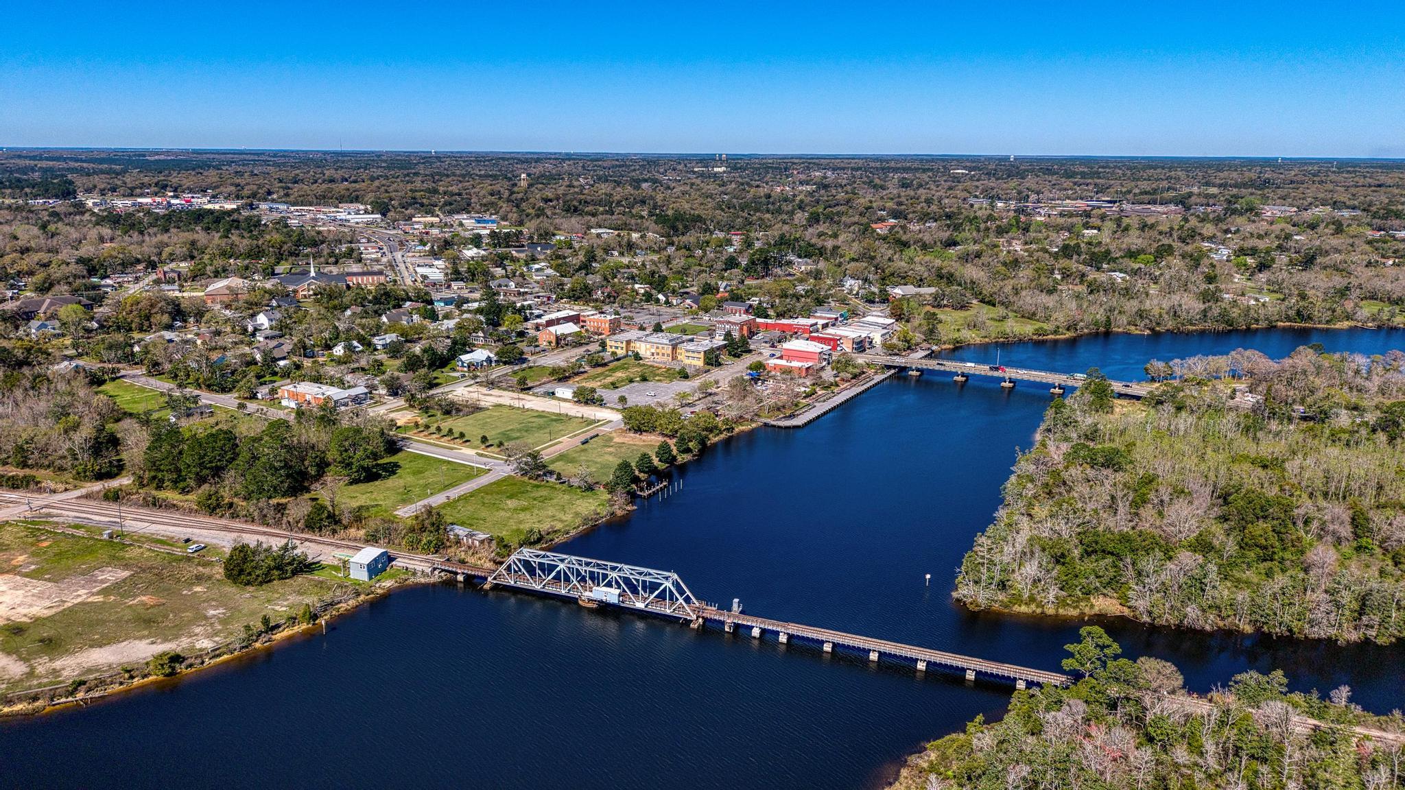 MILTON COURTS - Residential