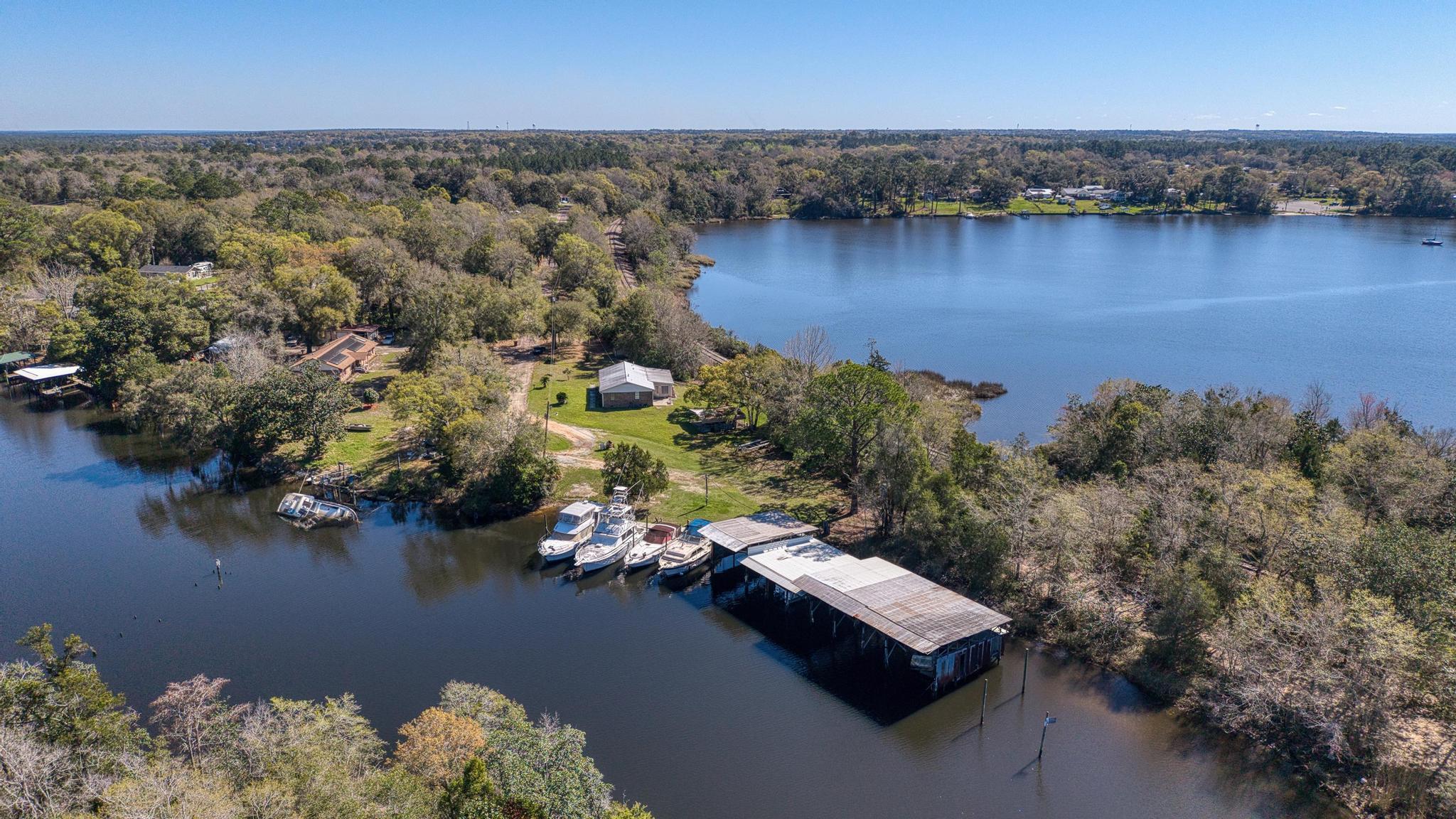 MILTON COURTS - Residential