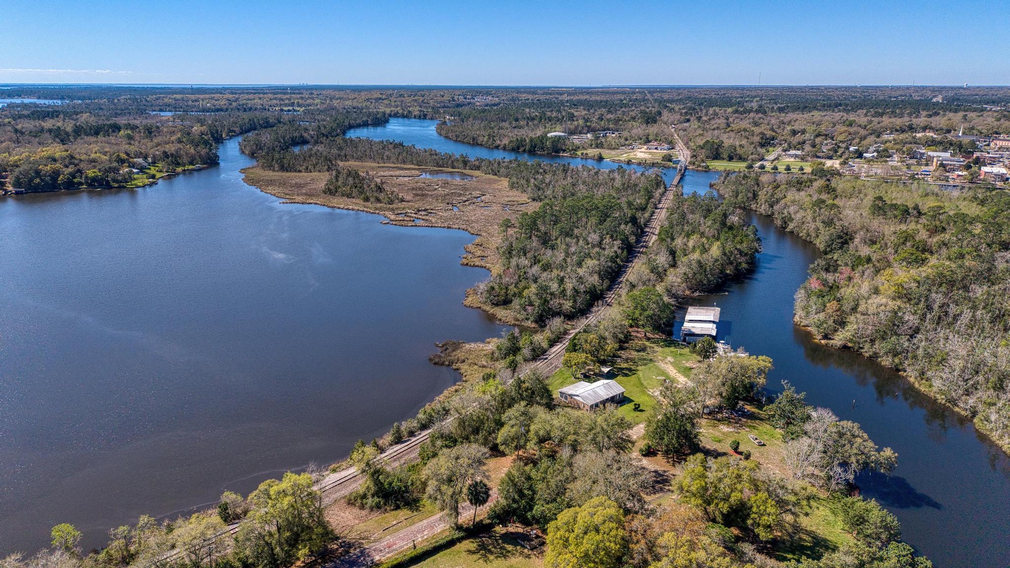 MILTON COURTS - Residential