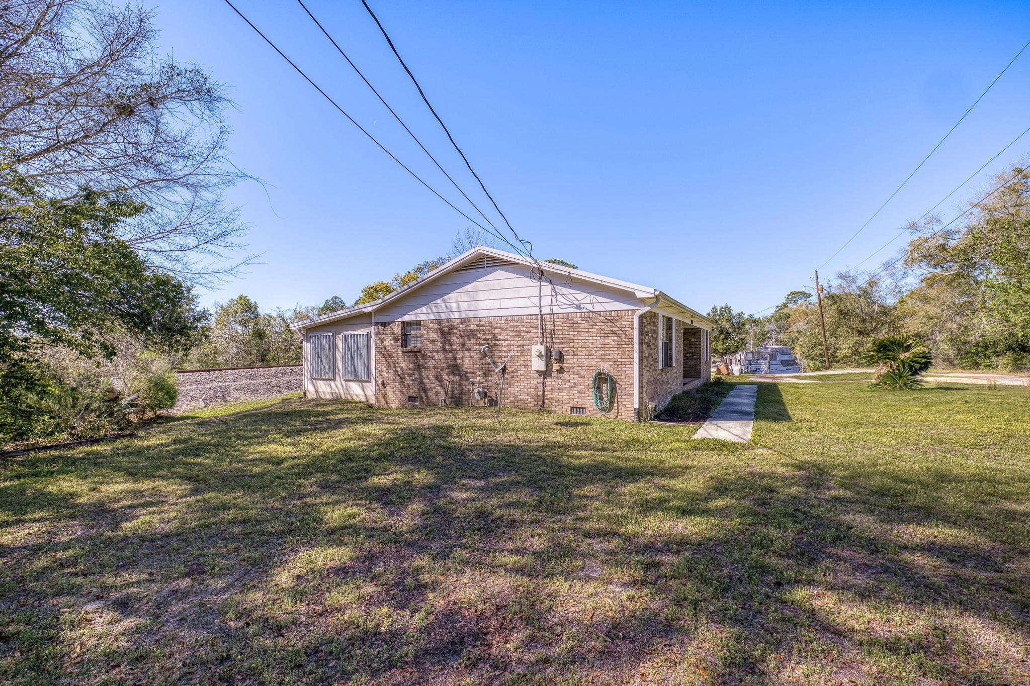 MILTON COURTS - Residential