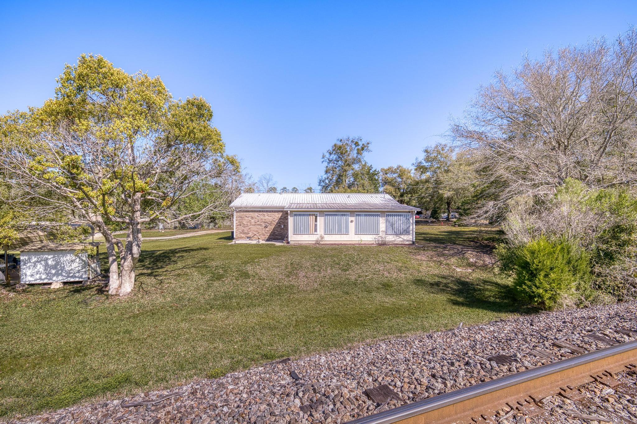 MILTON COURTS - Residential