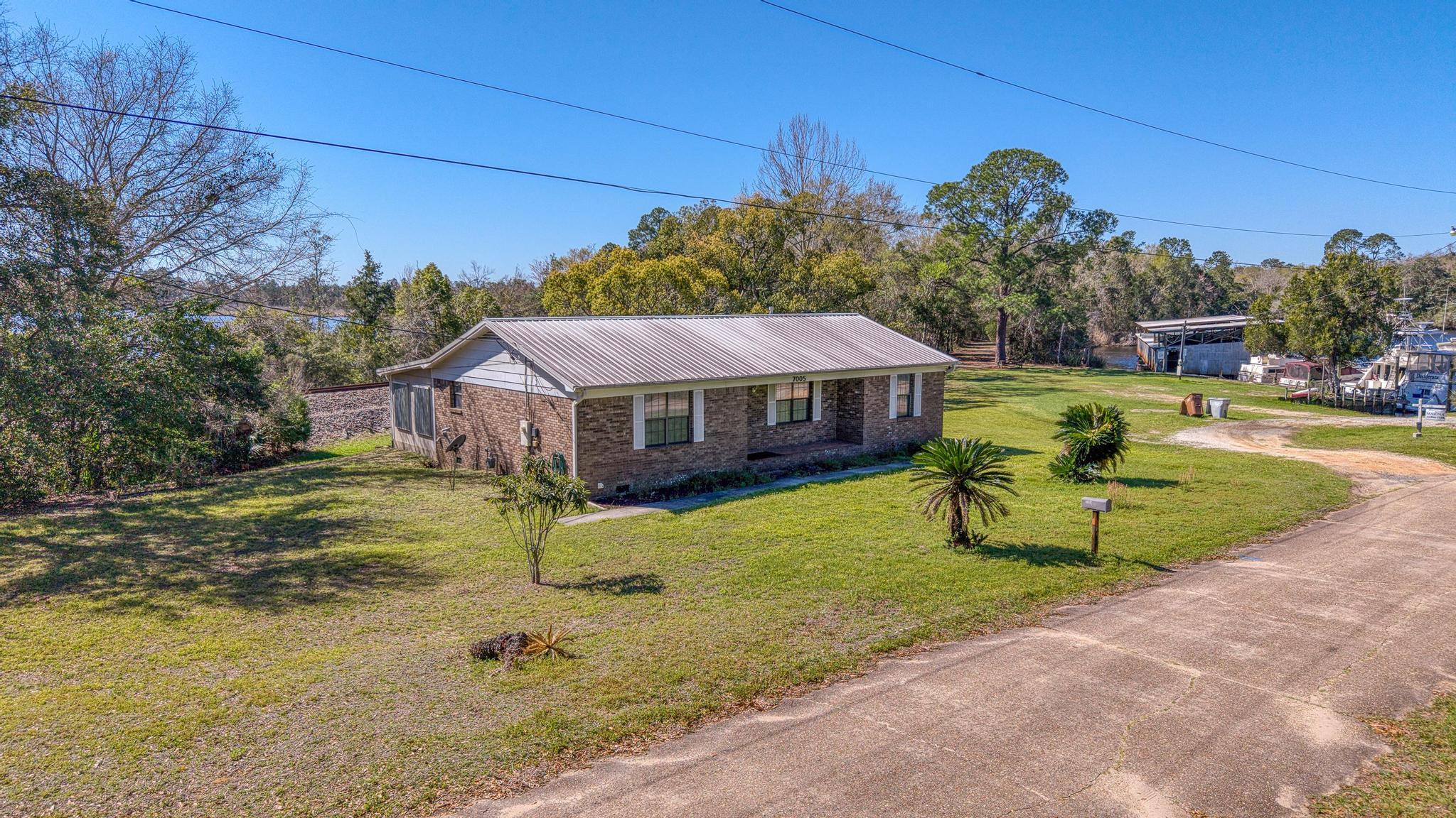 MILTON COURTS - Residential