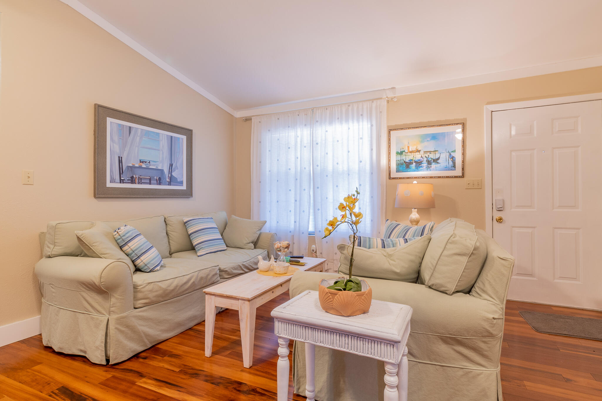 MILTON COURTS - Residential