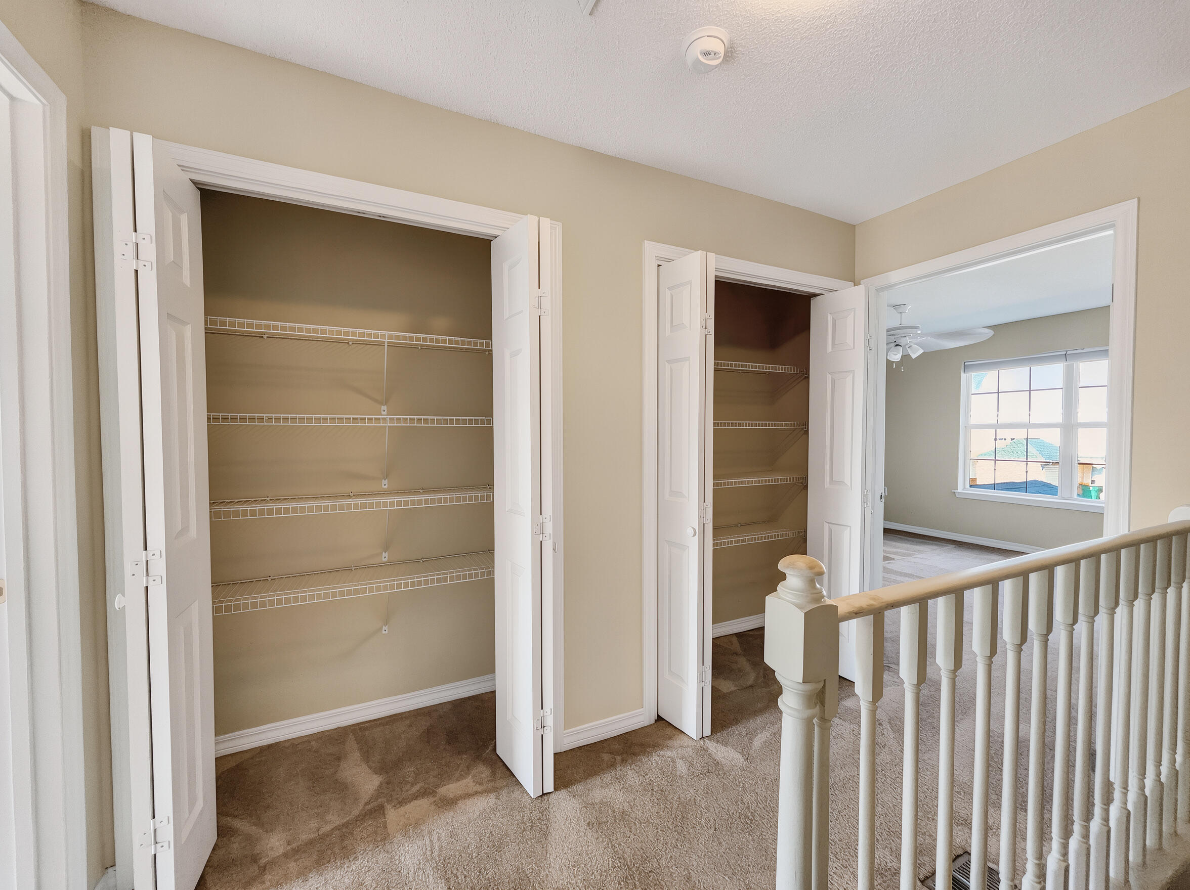 OAK PARK TOWNHOMES - Residential Lease