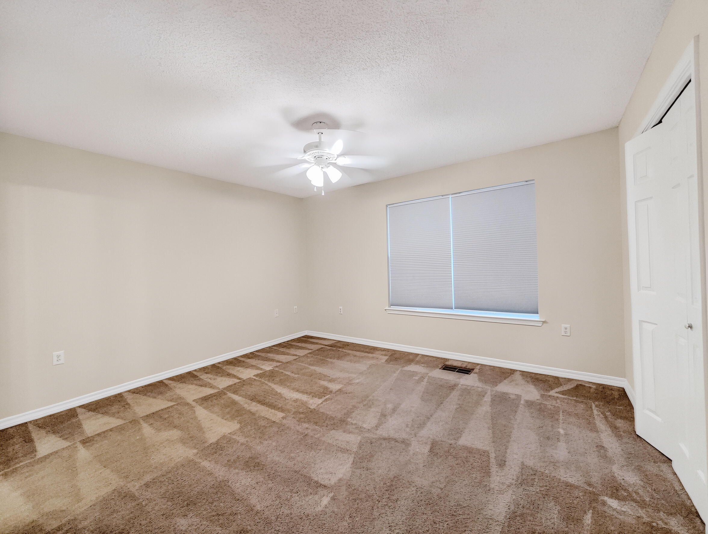 OAK PARK TOWNHOMES - Residential Lease