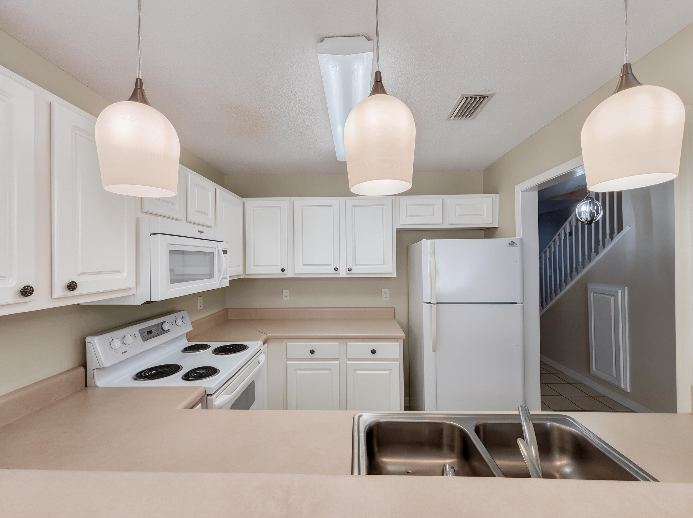 OAK PARK TOWNHOMES - Residential Lease