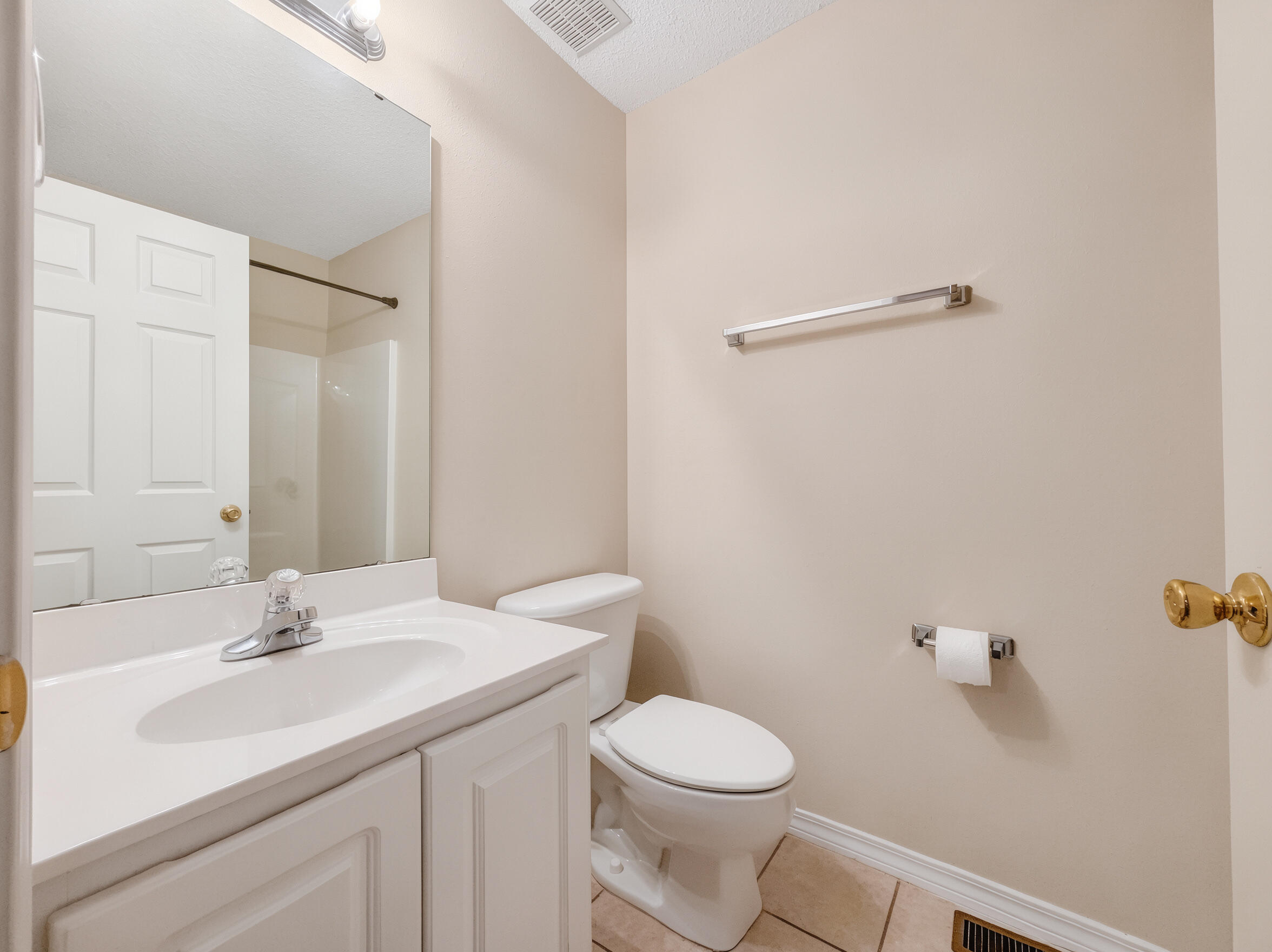 OAK PARK TOWNHOMES - Residential Lease