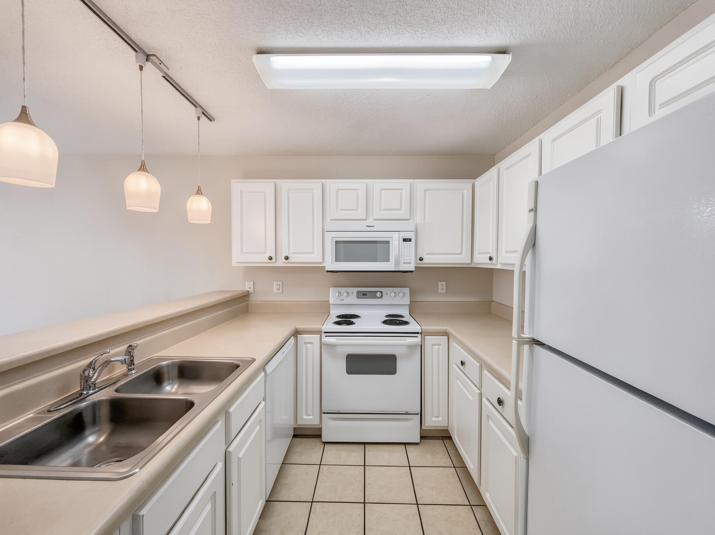 OAK PARK TOWNHOMES - Residential Lease