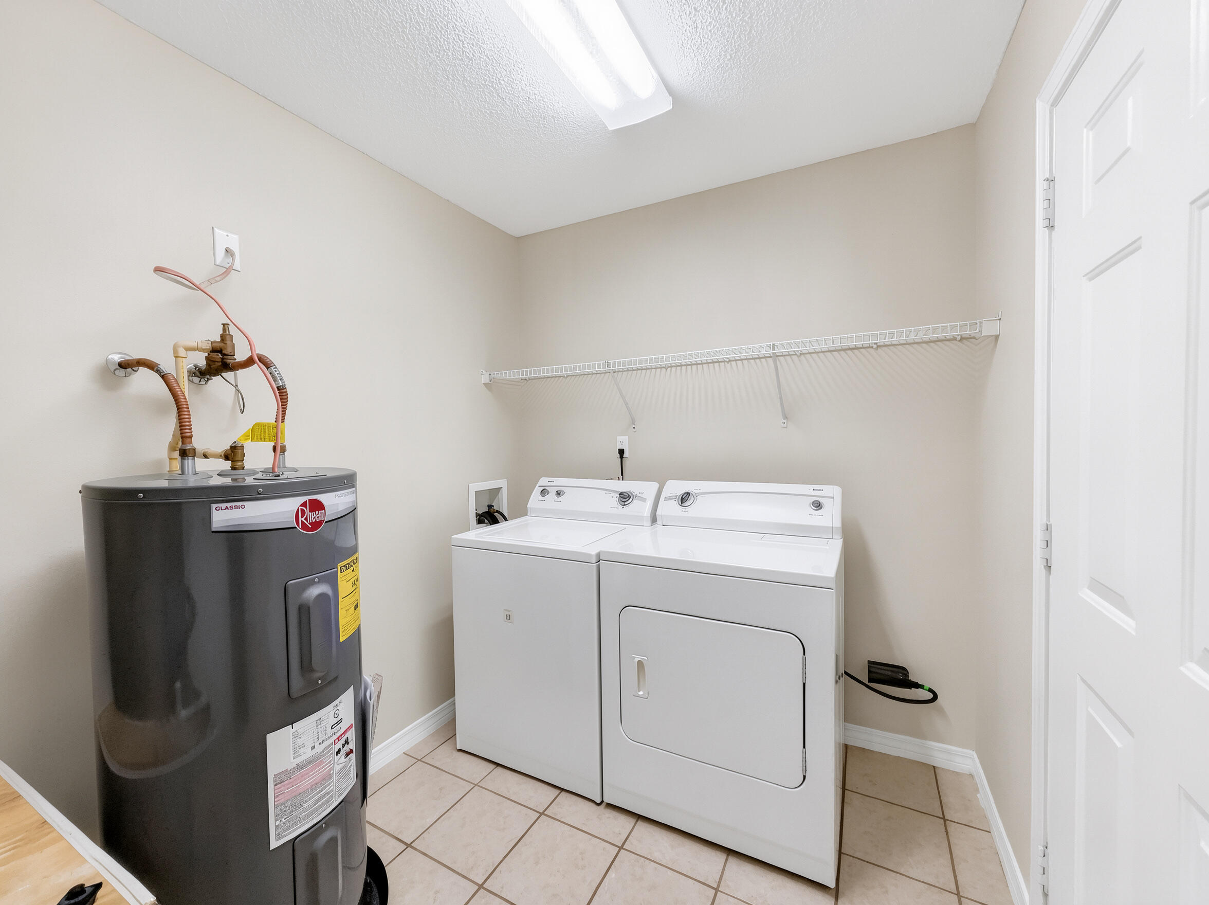 OAK PARK TOWNHOMES - Residential Lease