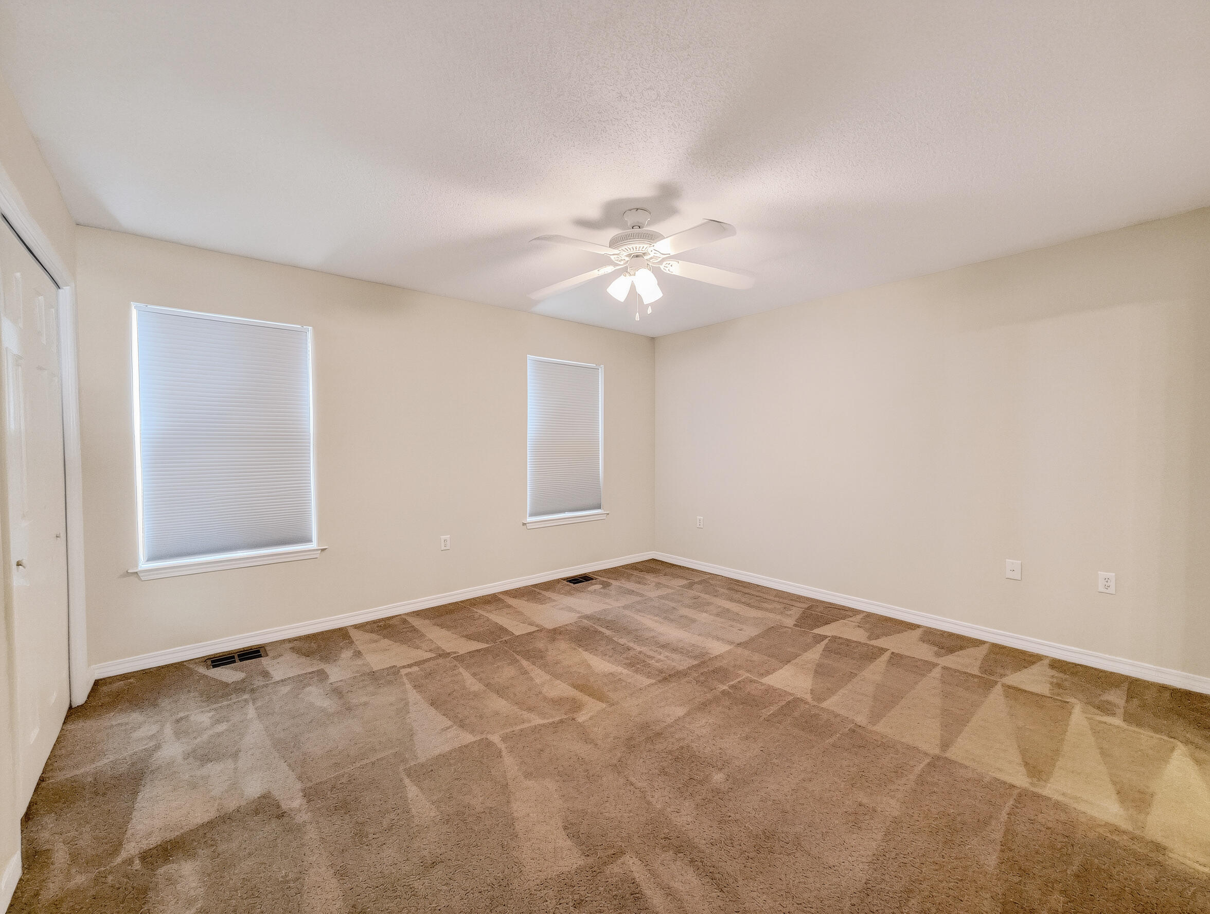 OAK PARK TOWNHOMES - Residential Lease