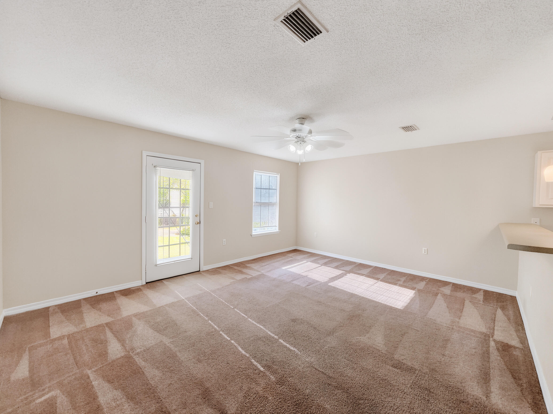 OAK PARK TOWNHOMES - Residential Lease