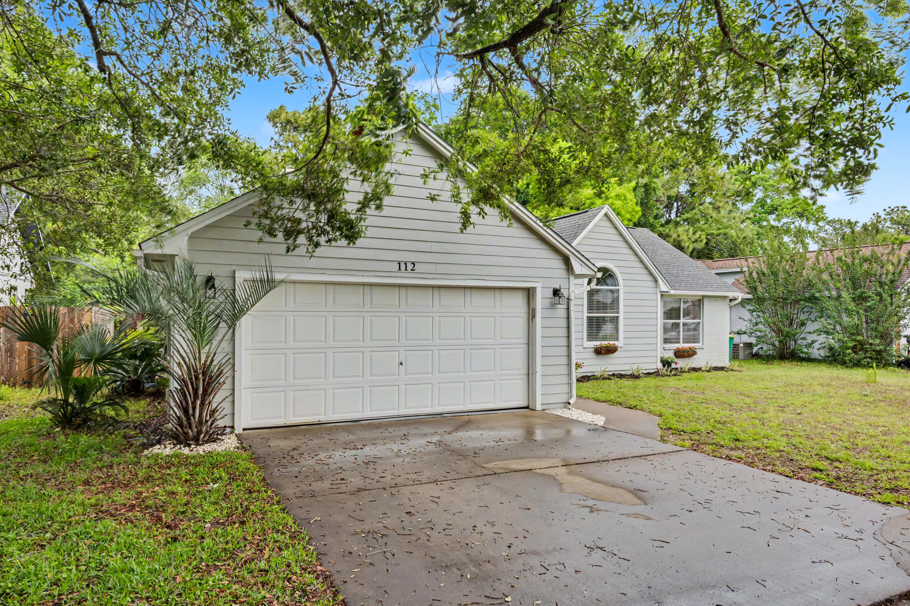 MEADOW WOODS - Residential