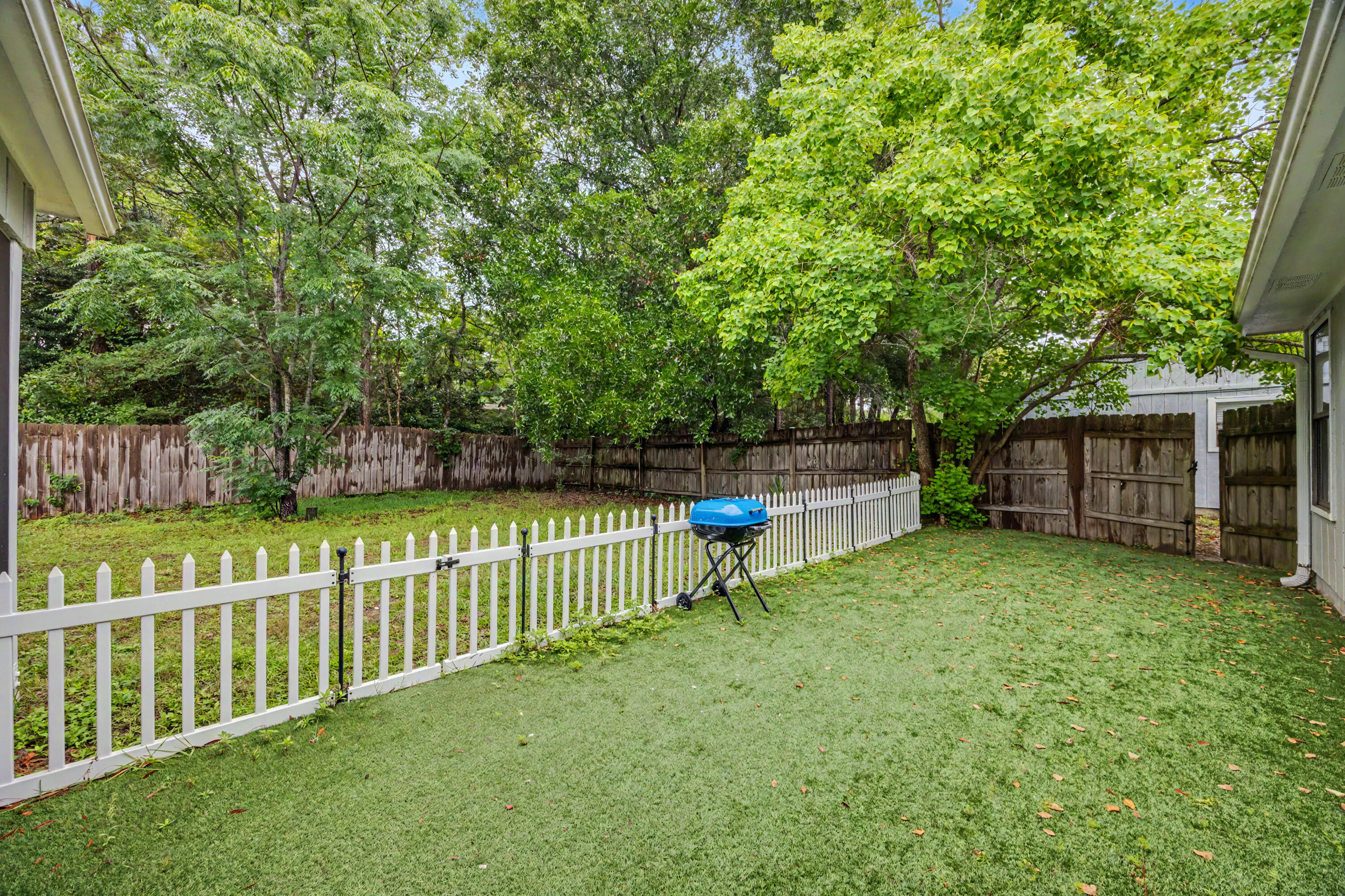 MEADOW WOODS - Residential