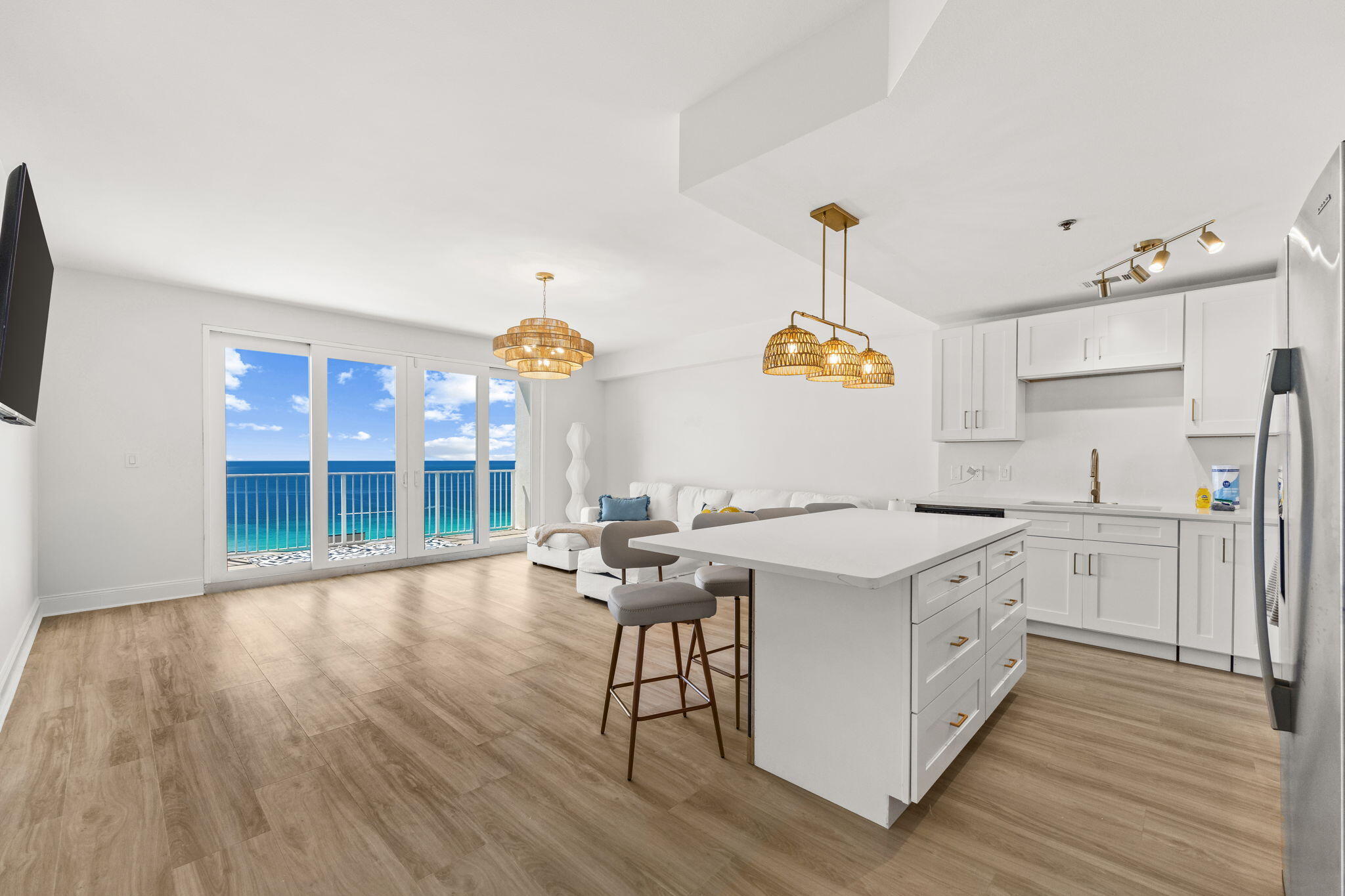 9860 S Thomas Drive UNIT 1913