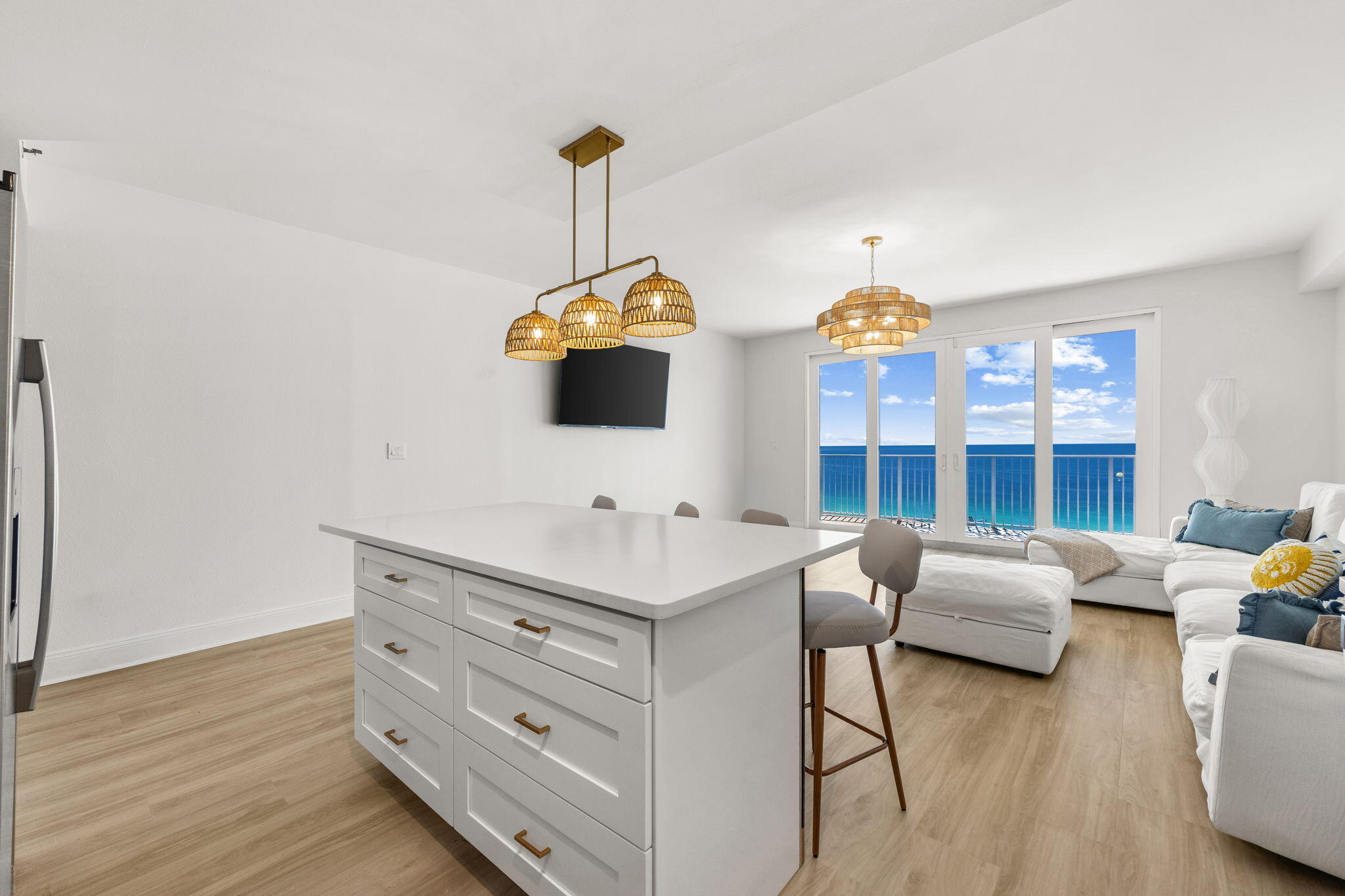9860 S Thomas Drive UNIT 1913