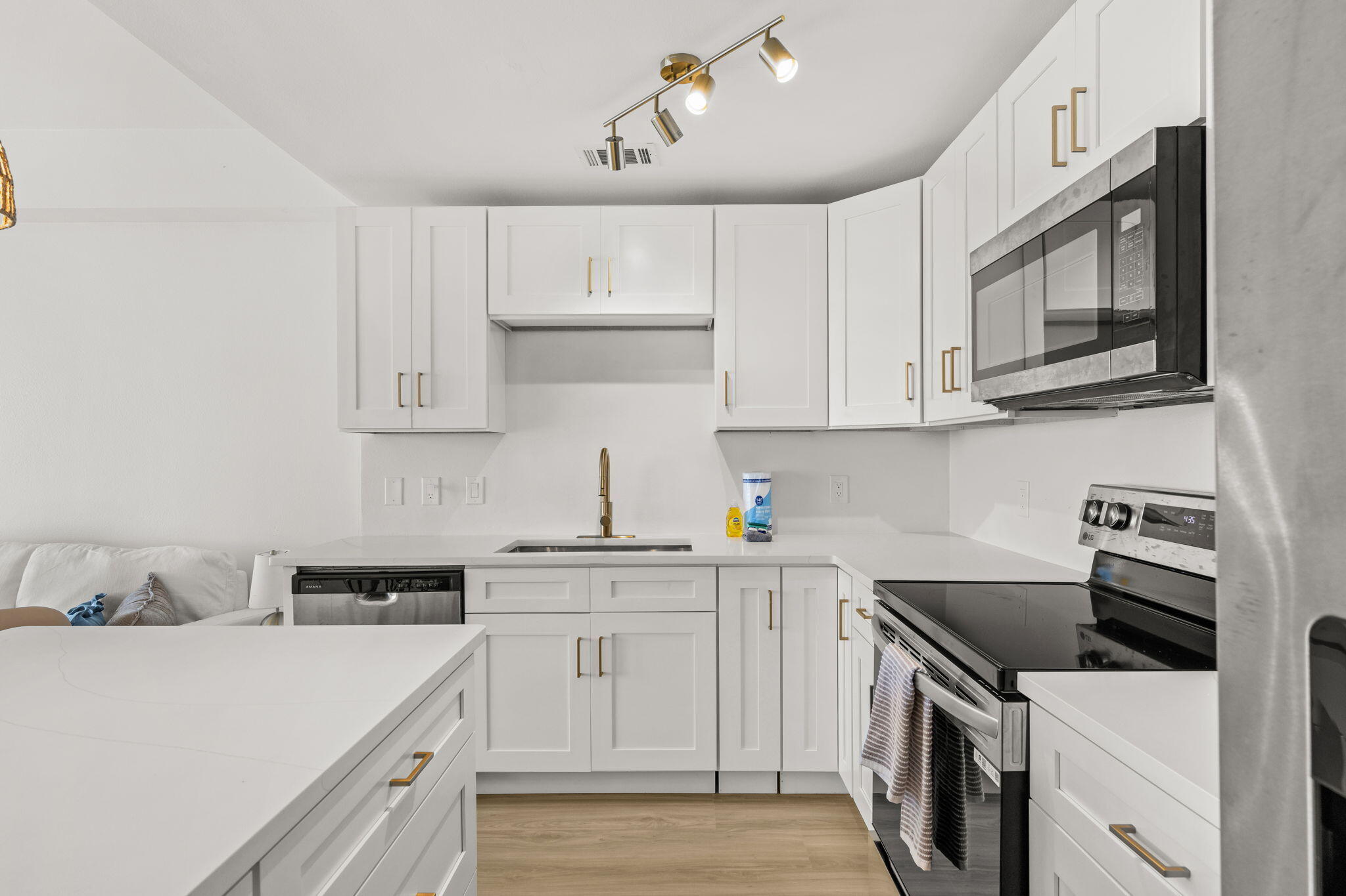 9860 S Thomas Drive UNIT 1913