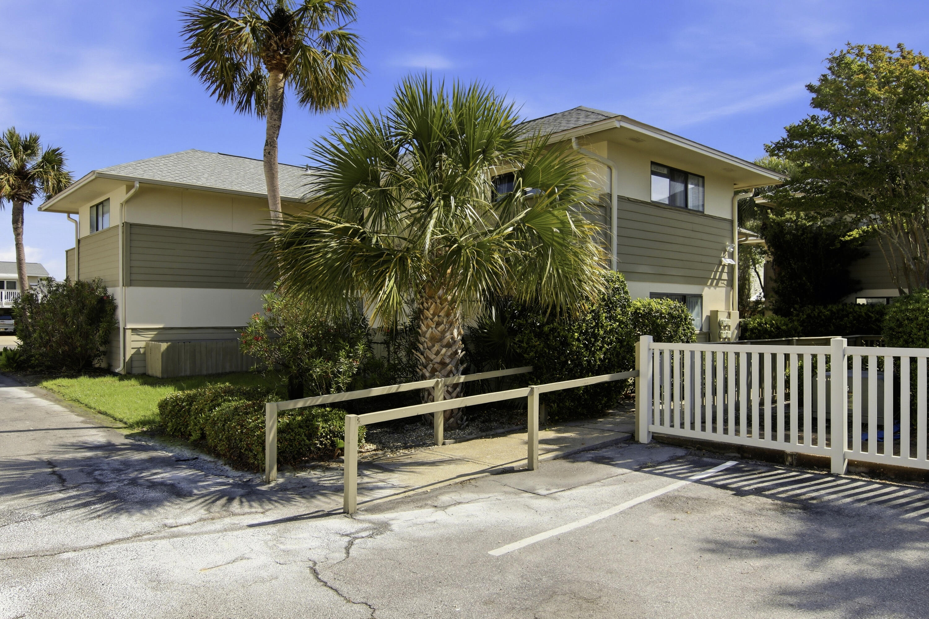 CROSS CREEK CLUB CONDO - Residential