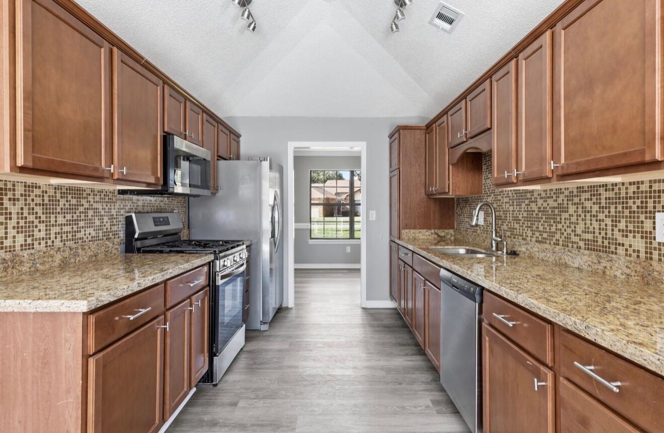 TIMBERLAKE ESTATES - Residential