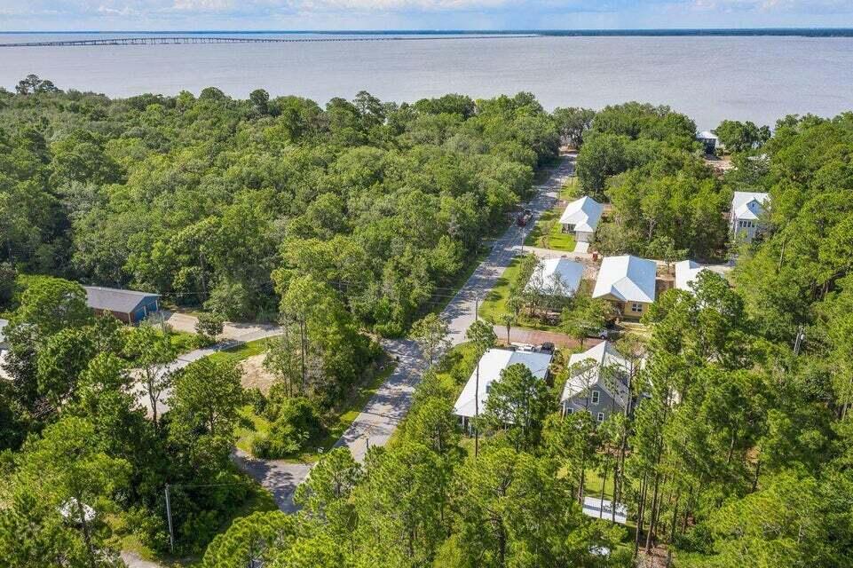 GRAYTON BAYOU - Residential