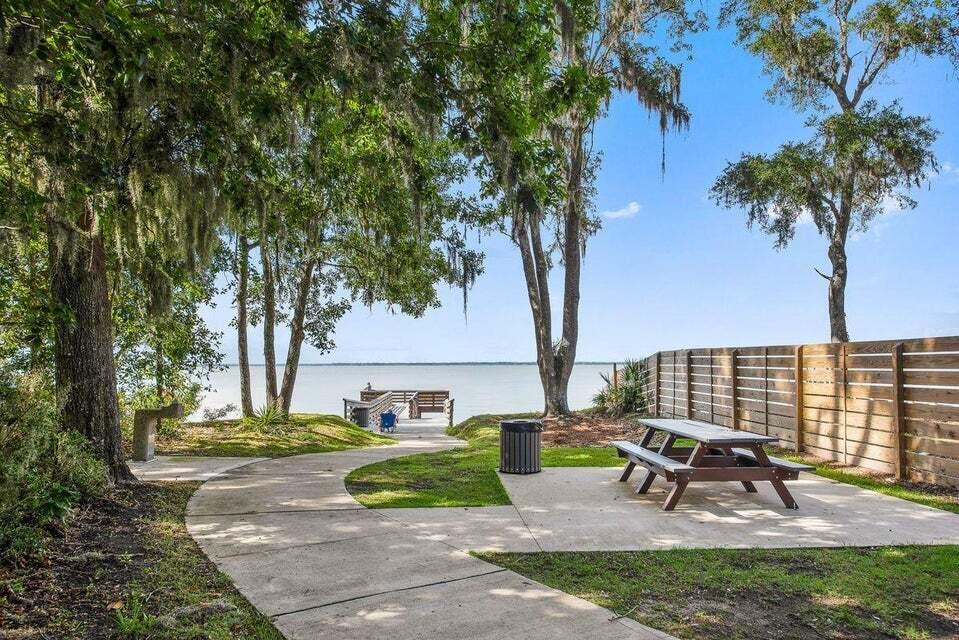 GRAYTON BAYOU - Residential