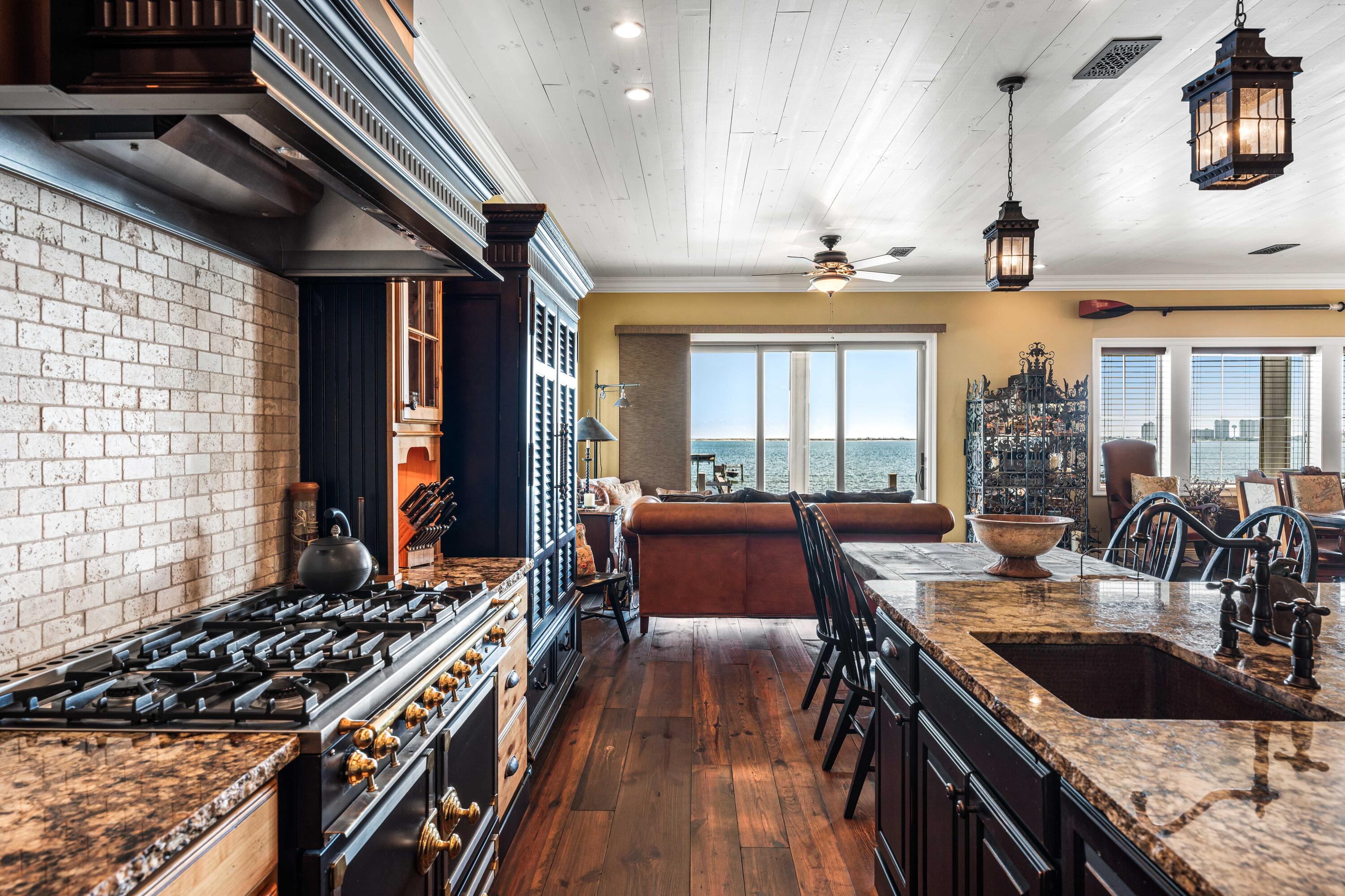 SOUNDSIDE MOORINGS - Residential