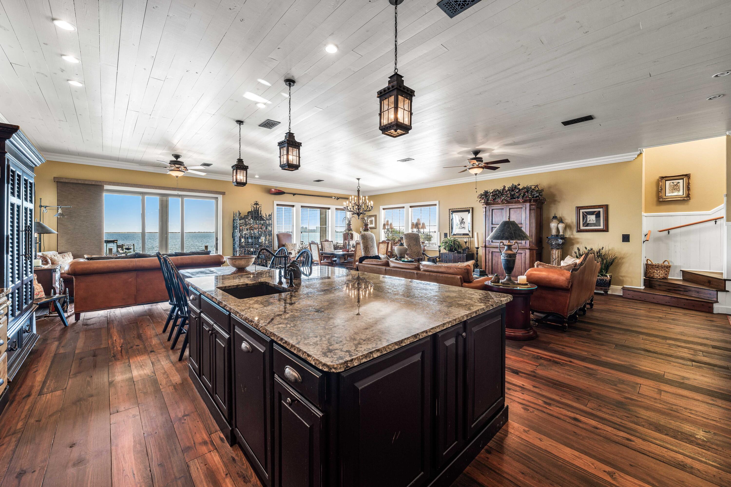 SOUNDSIDE MOORINGS - Residential