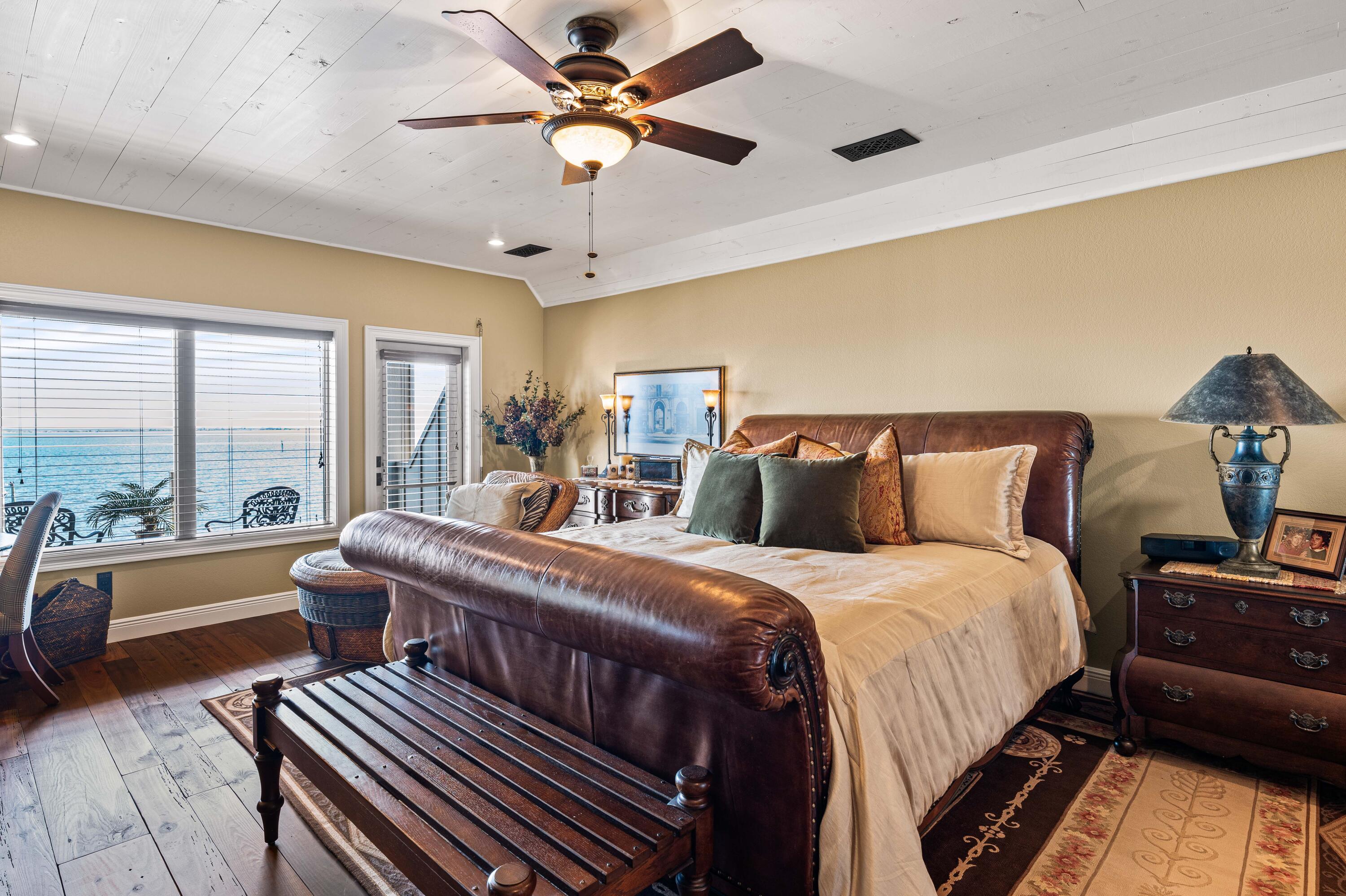 SOUNDSIDE MOORINGS - Residential