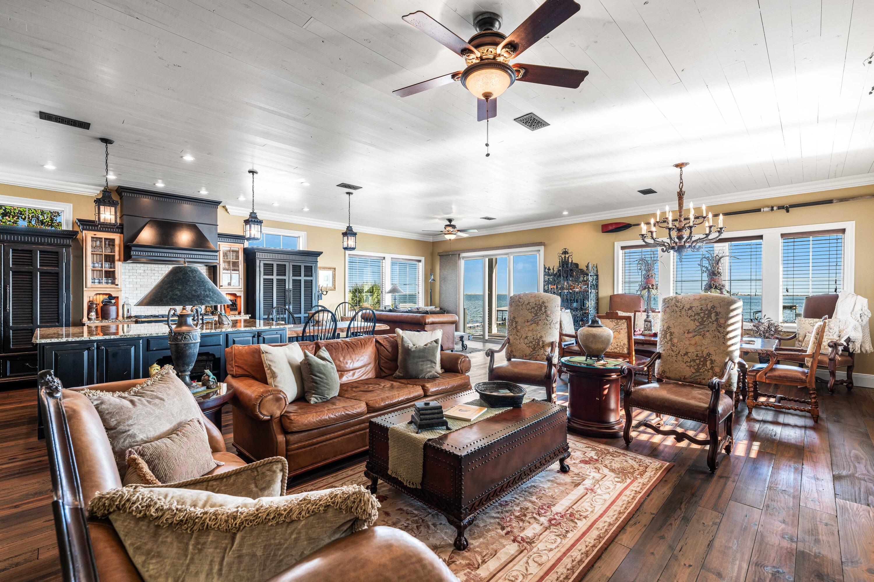 SOUNDSIDE MOORINGS - Residential