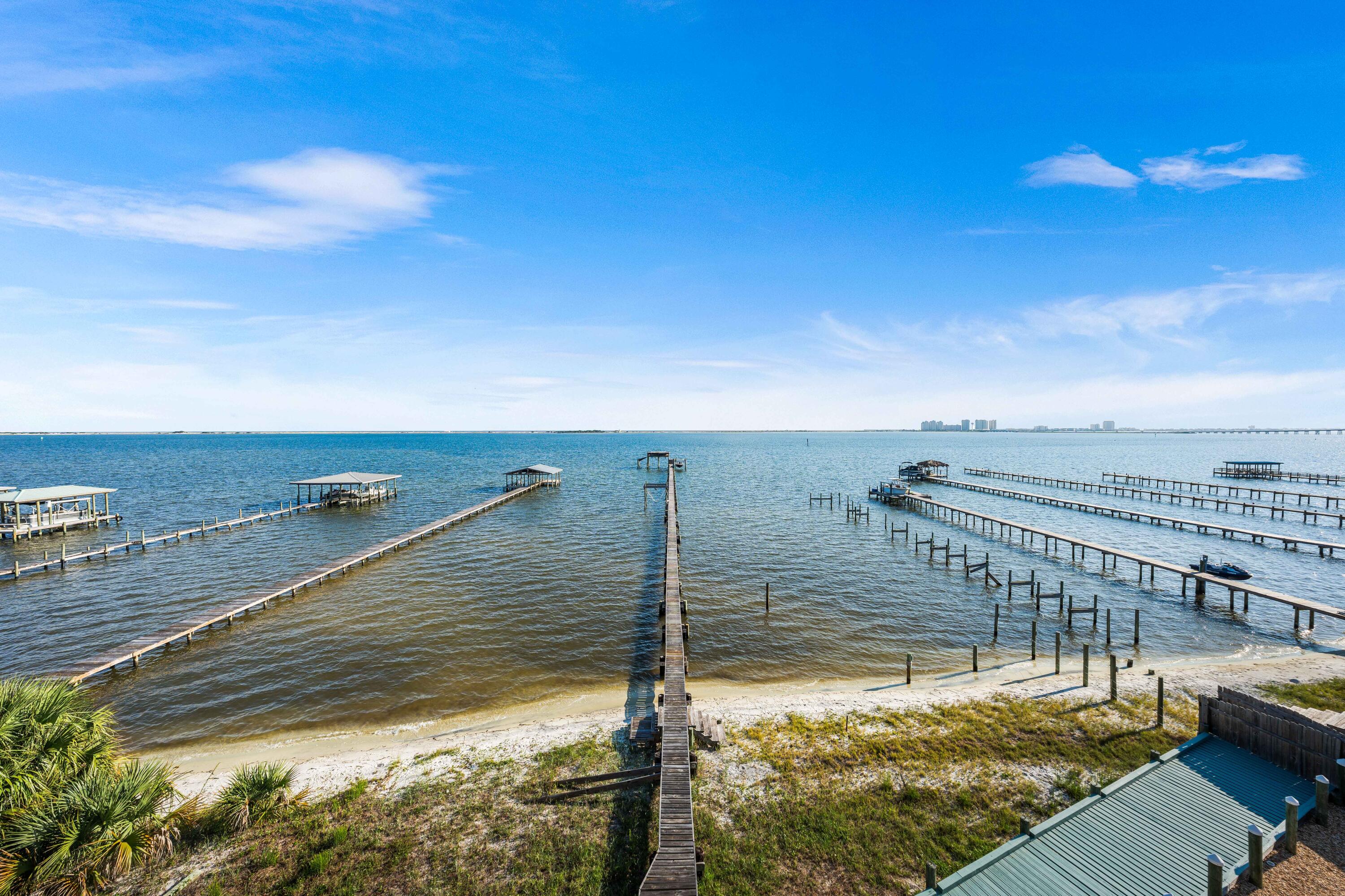 SOUNDSIDE MOORINGS - Residential