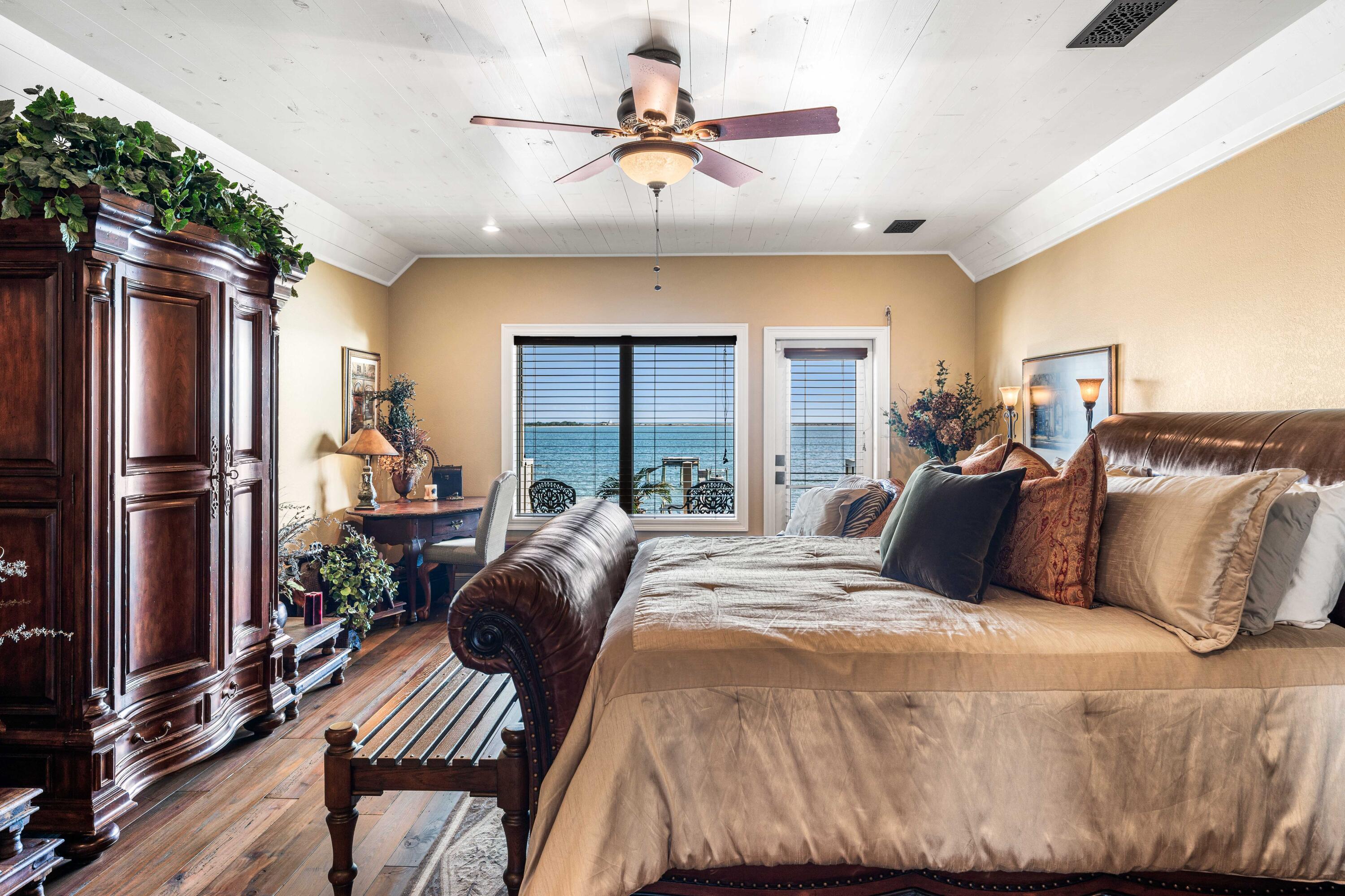 SOUNDSIDE MOORINGS - Residential