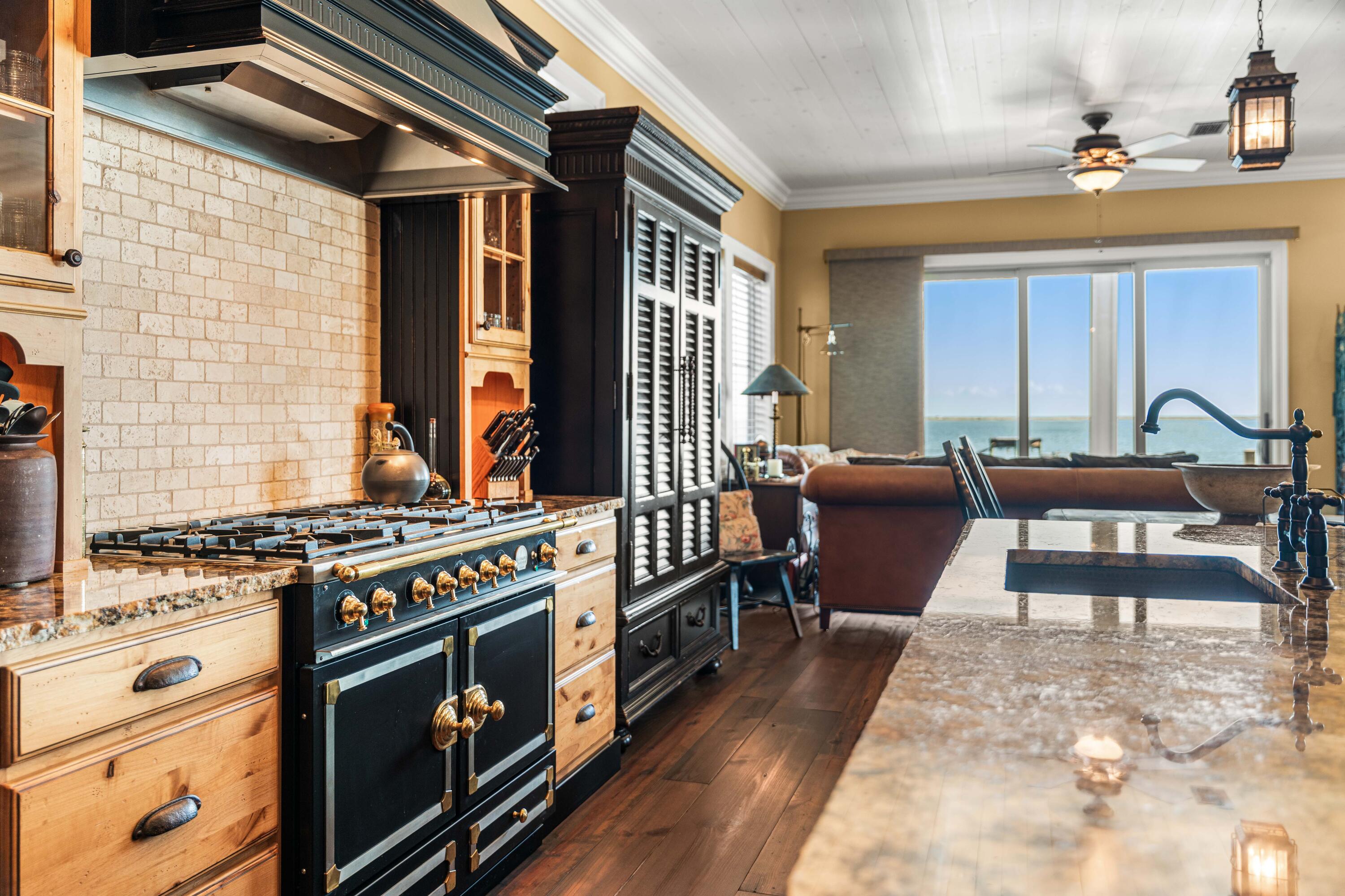 SOUNDSIDE MOORINGS - Residential