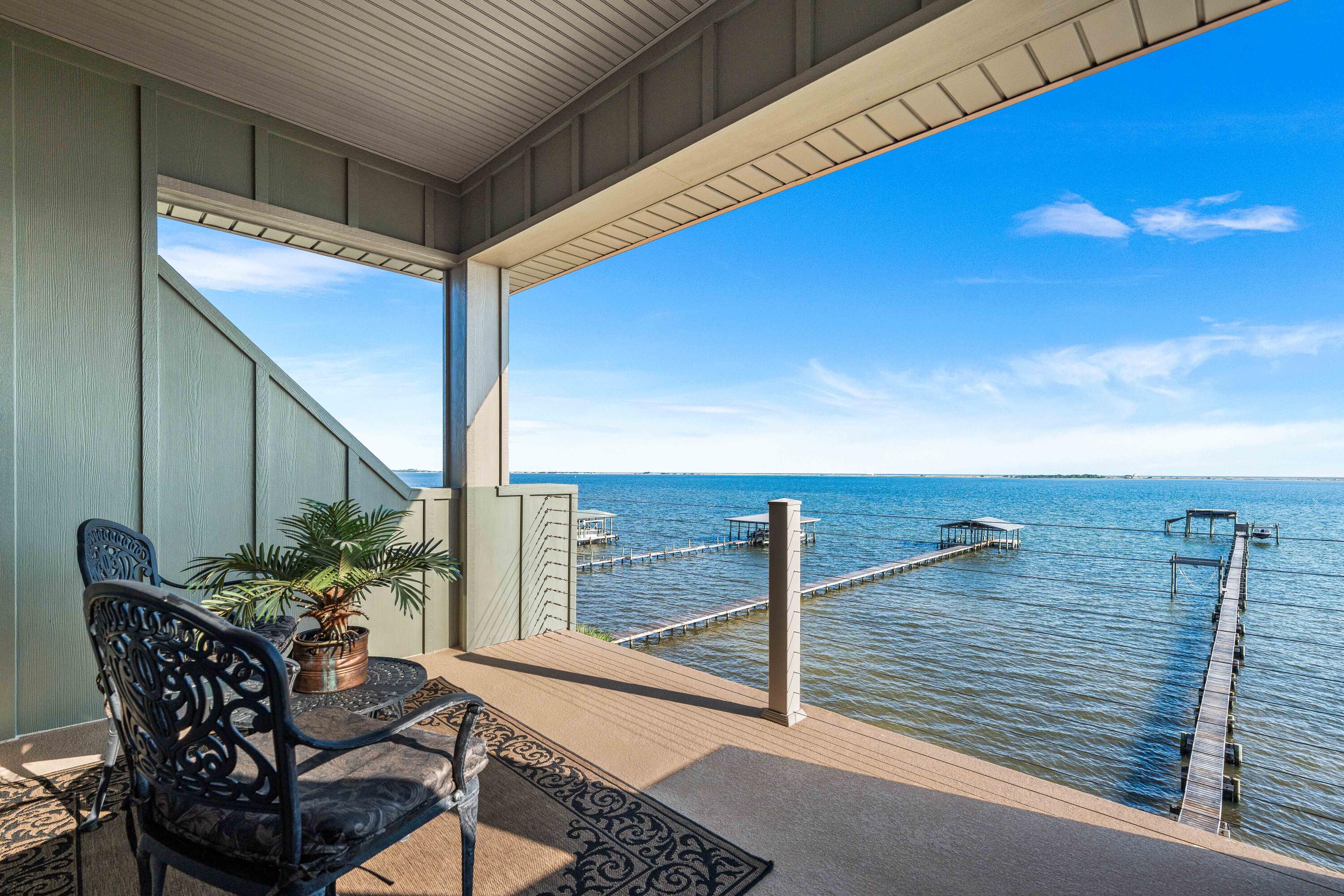 SOUNDSIDE MOORINGS - Residential