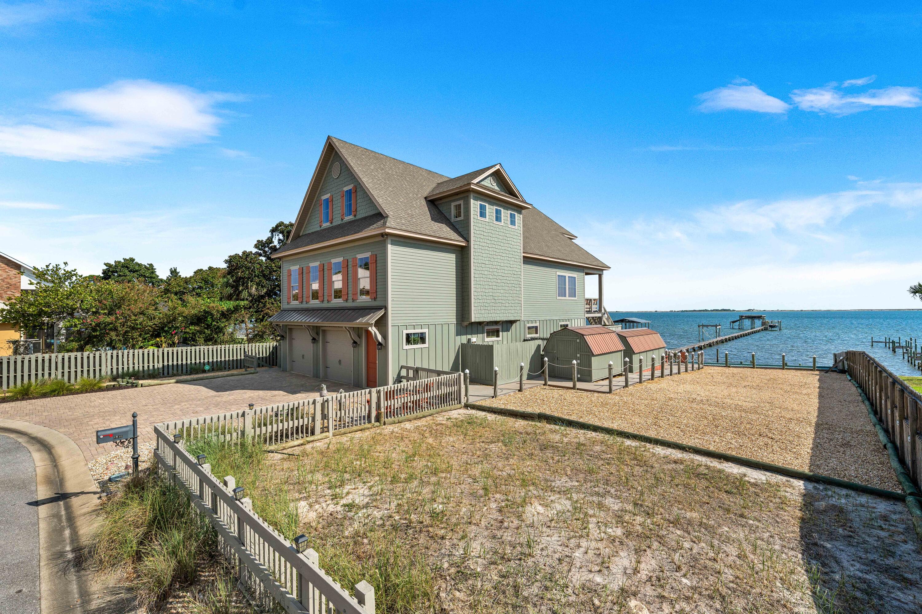 SOUNDSIDE MOORINGS - Residential