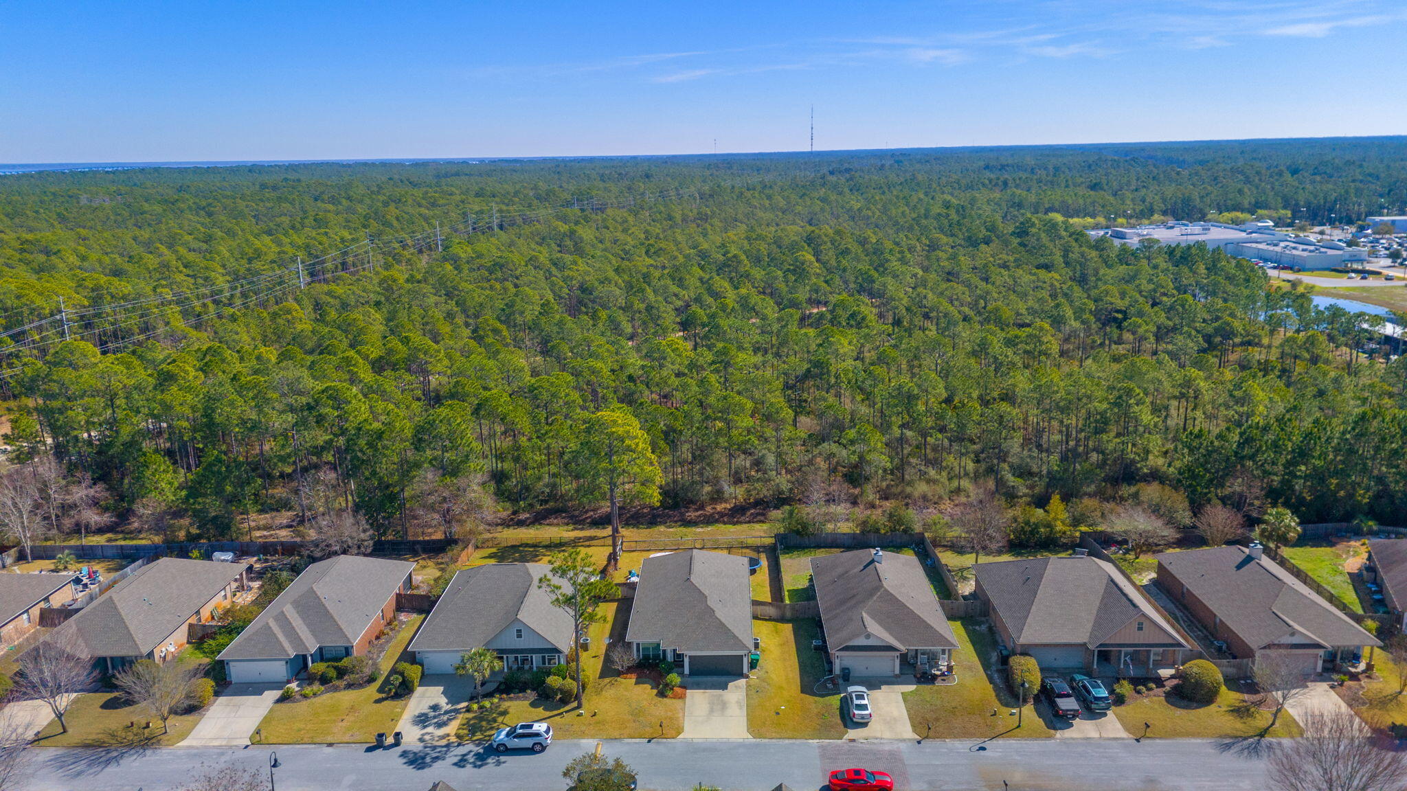WHISPERING LAKE - Residential