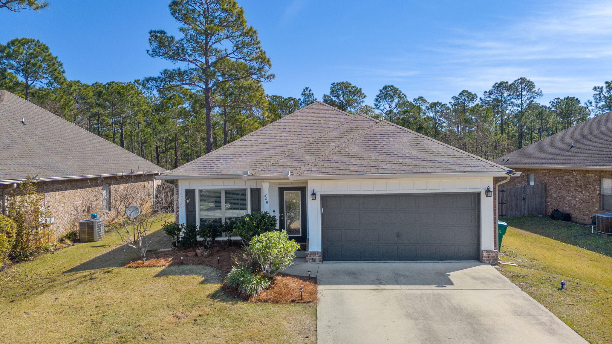 WHISPERING LAKE - Residential