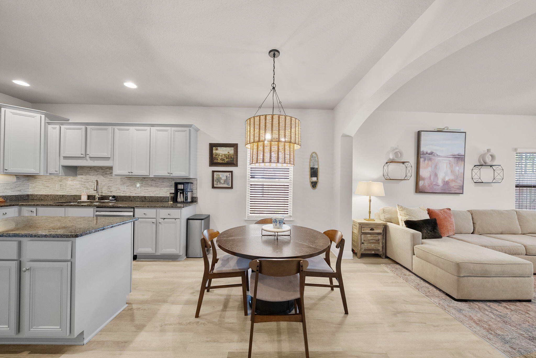 WHISPERING LAKE - Residential